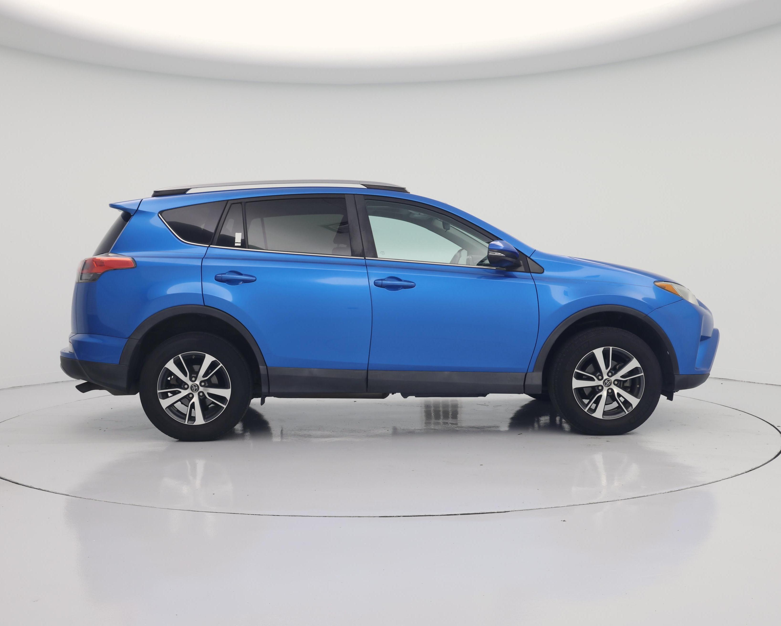 Thumbnail: 2017 Toyota RAV4 - 7