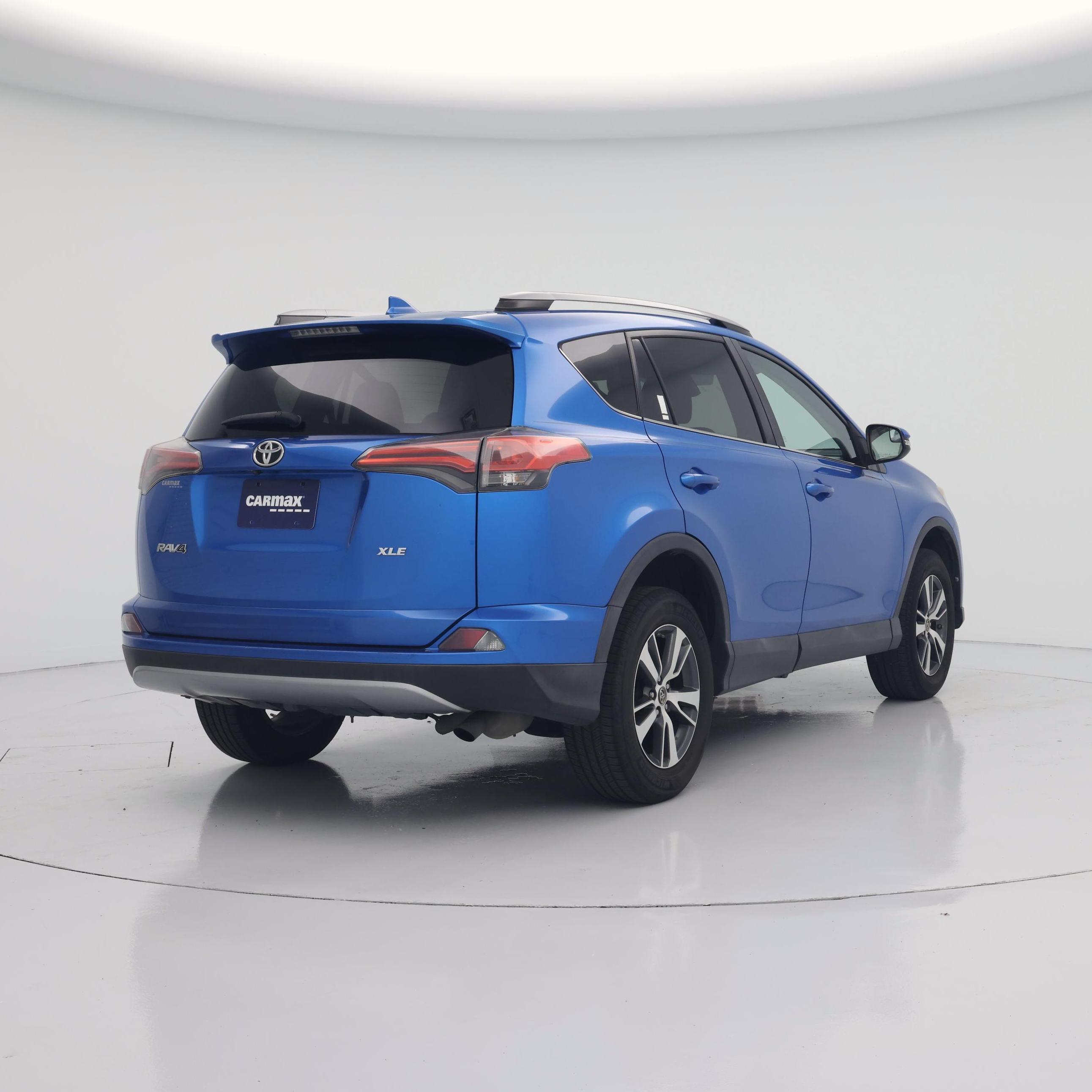 Thumbnail: 2017 Toyota RAV4 - 8
