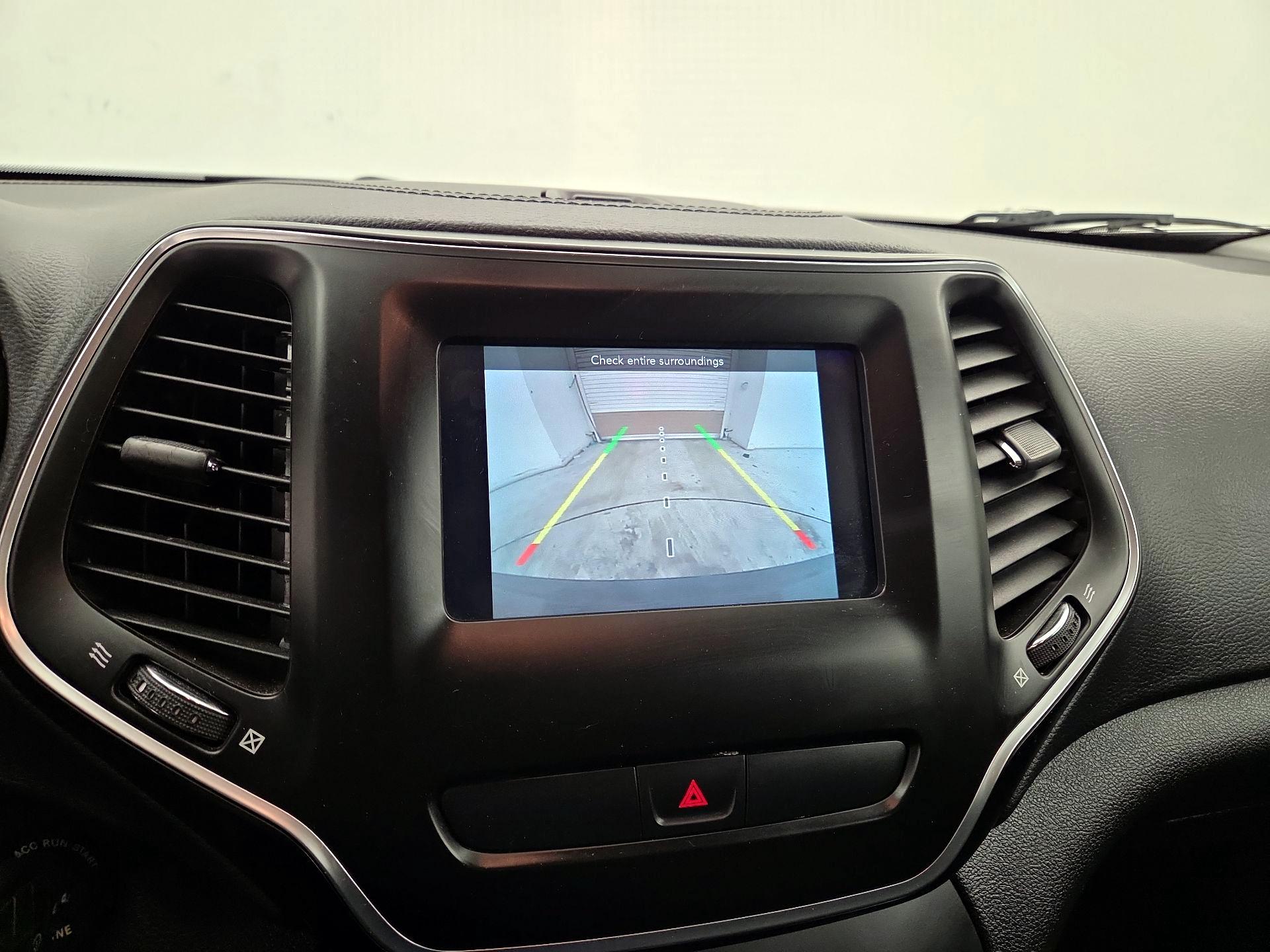 Thumbnail: 2020 Jeep Cherokee - 14