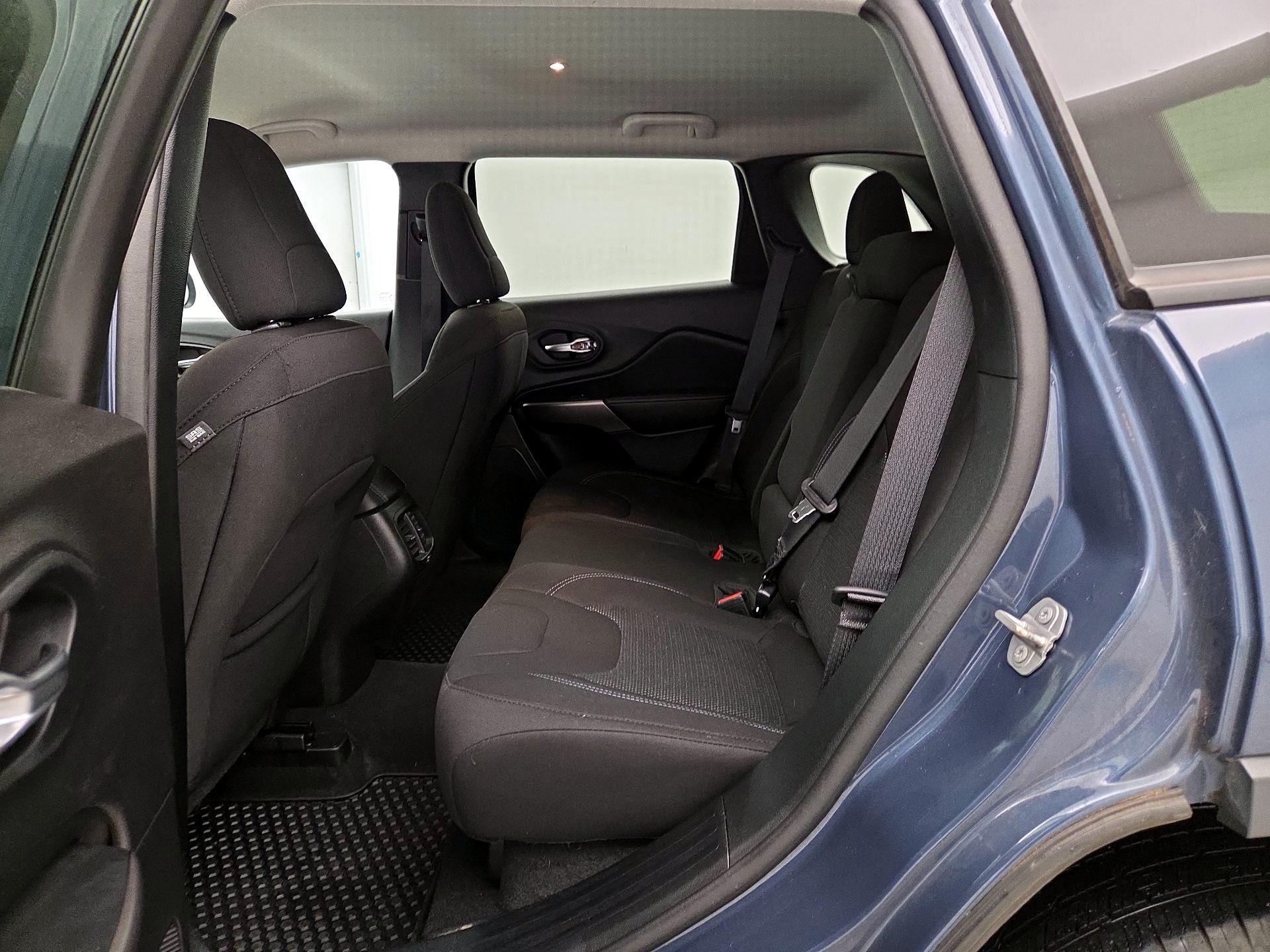 Thumbnail: 2020 Jeep Cherokee - 19