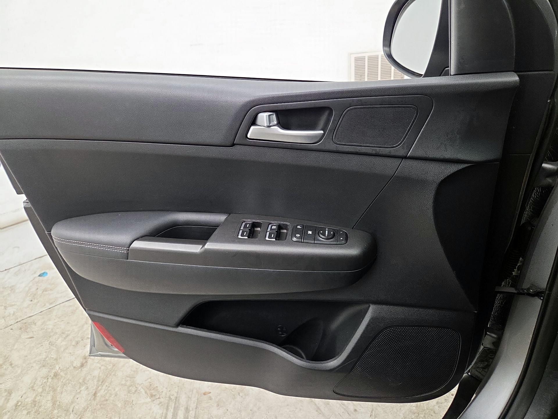 Thumbnail: 2020 Kia Sportage - 12