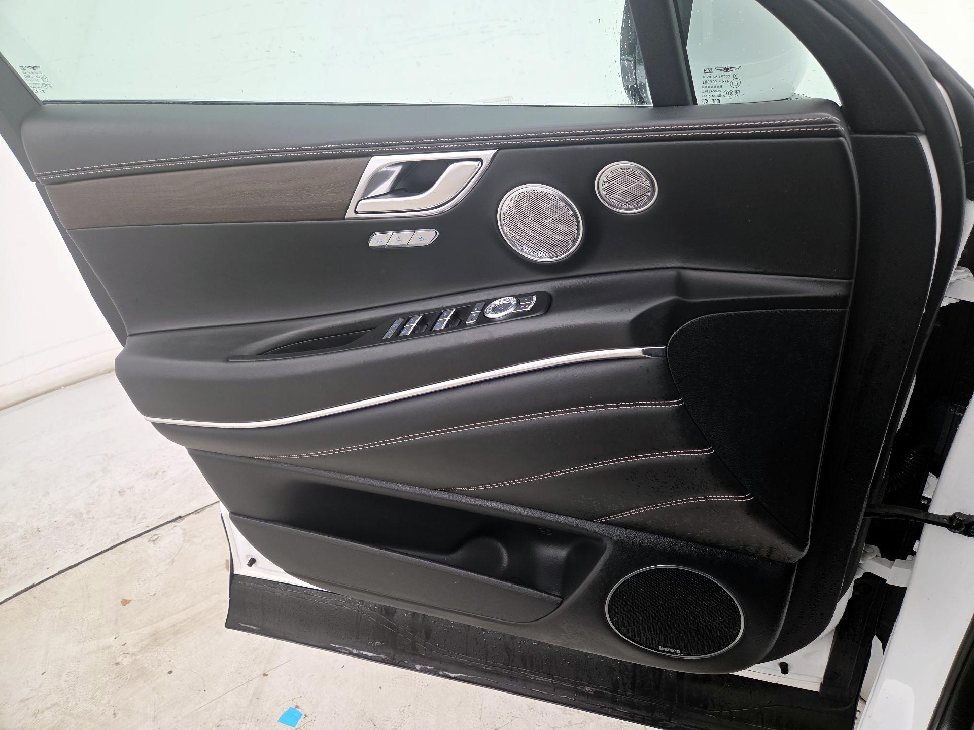 Thumbnail: 2021 Genesis GV80 - 12