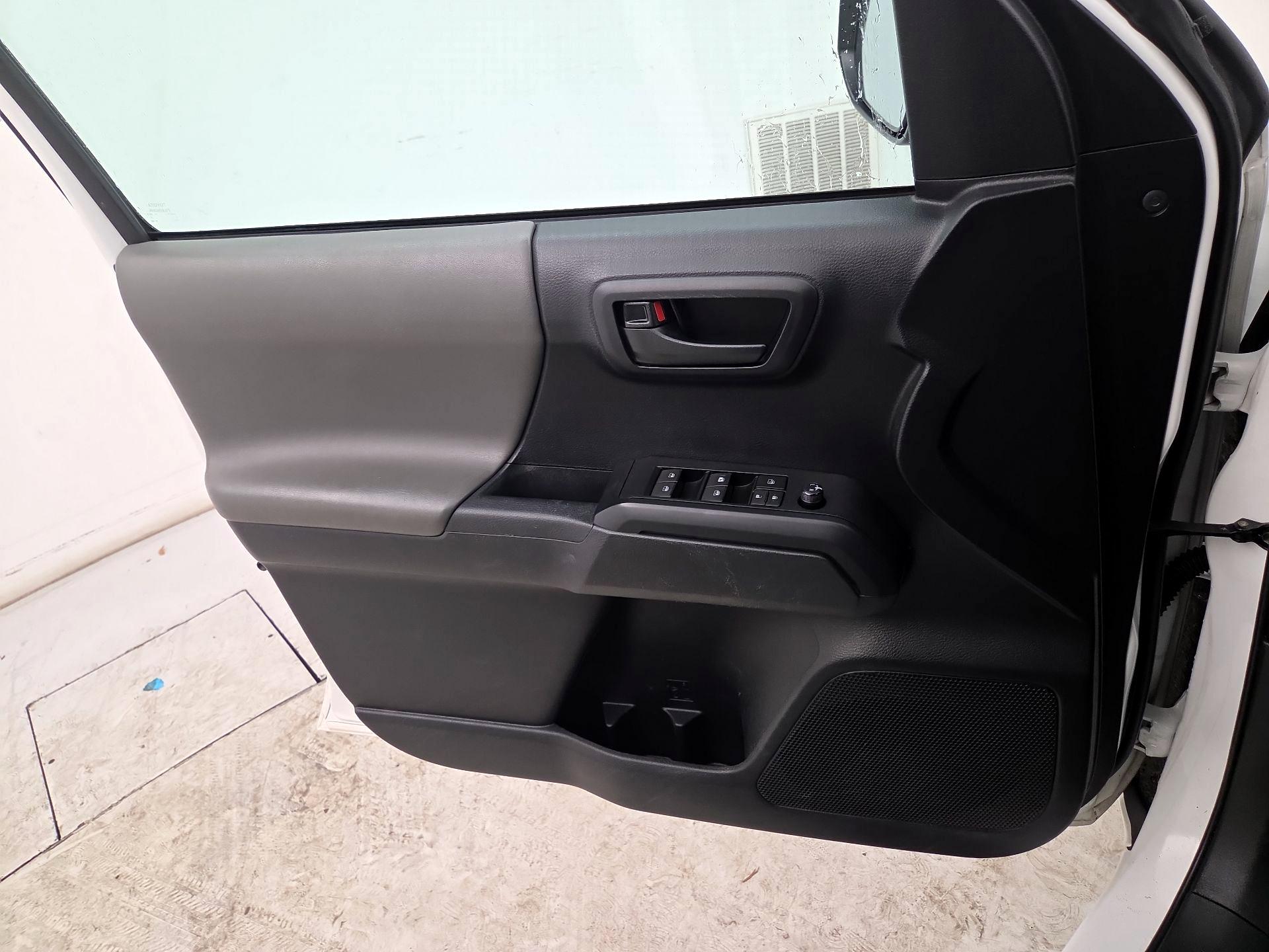 Thumbnail: 2020 Toyota Tacoma - 12