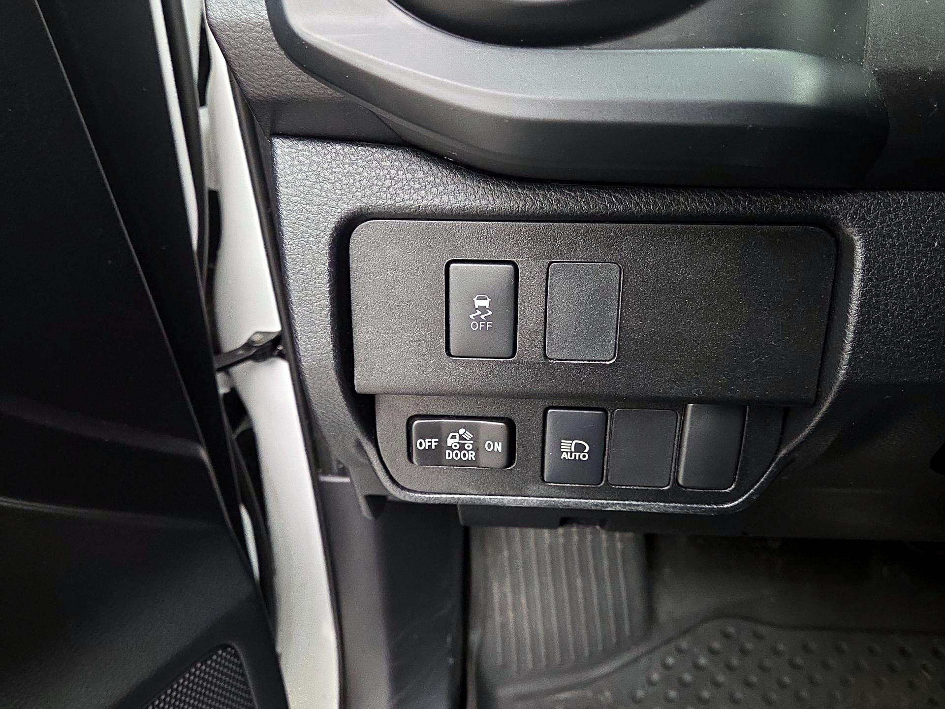 Thumbnail: 2020 Toyota Tacoma - 13