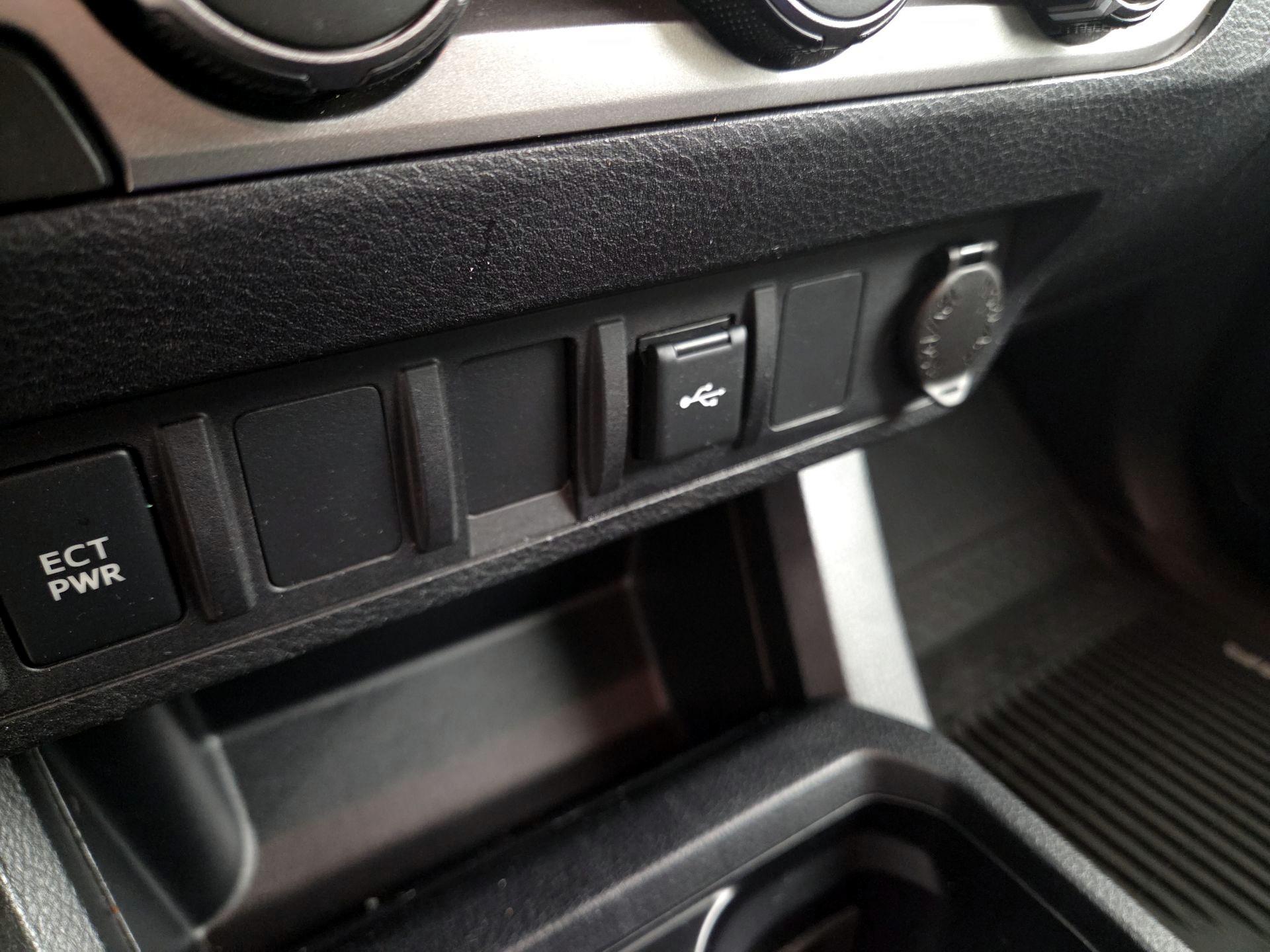 Thumbnail: 2020 Toyota Tacoma - 18