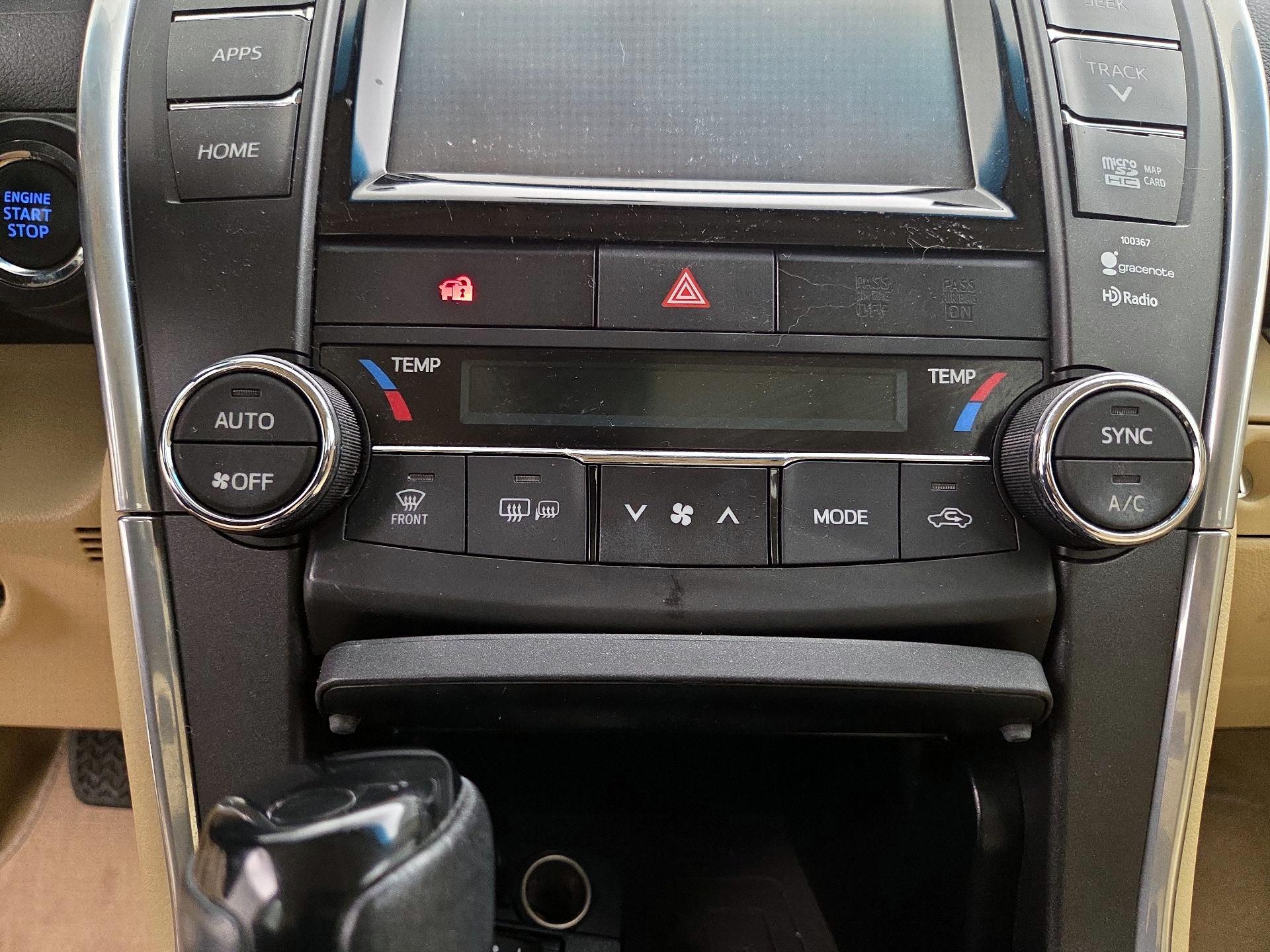 Thumbnail: 2015 Toyota Camry - 16