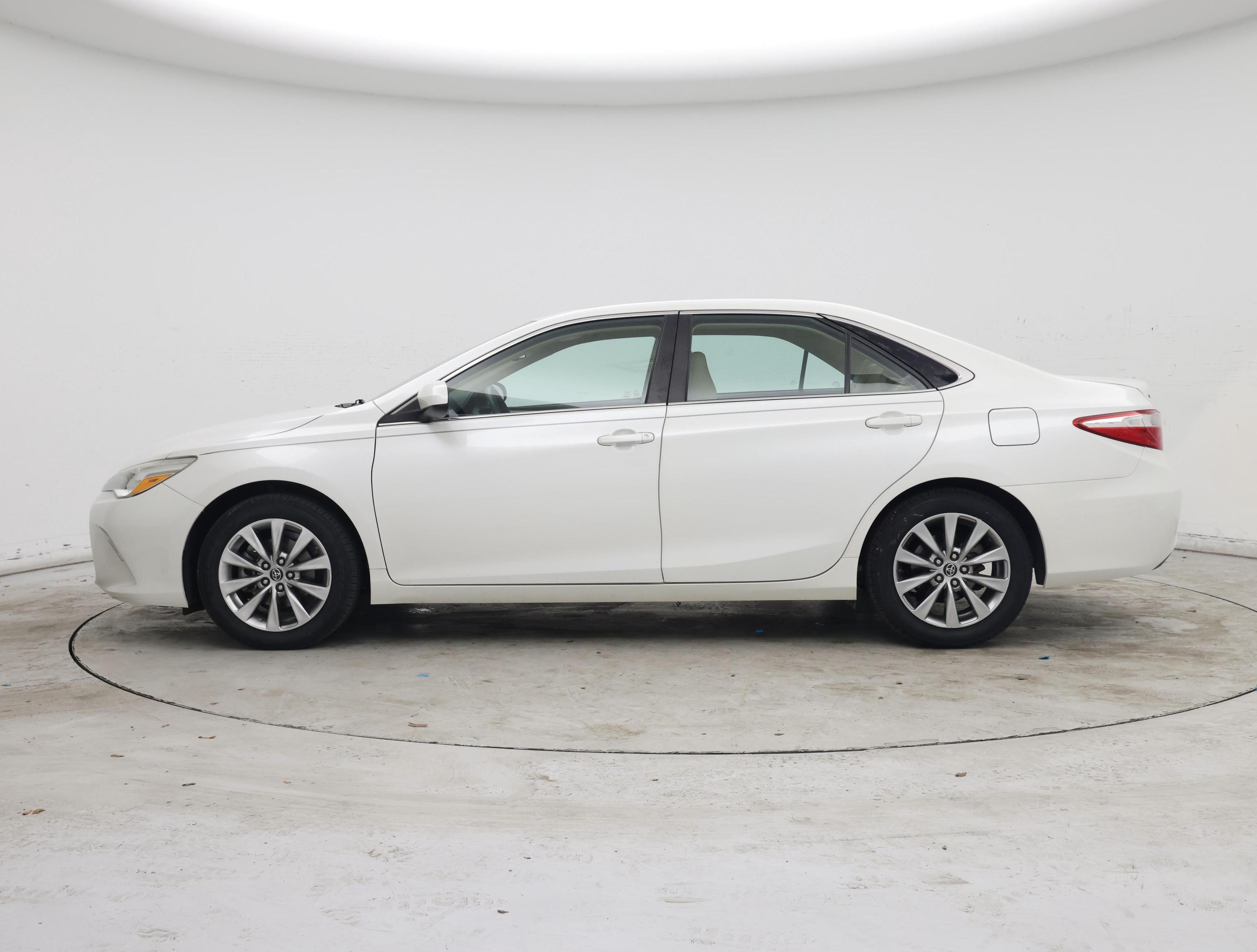 Thumbnail: 2015 Toyota Camry - 3