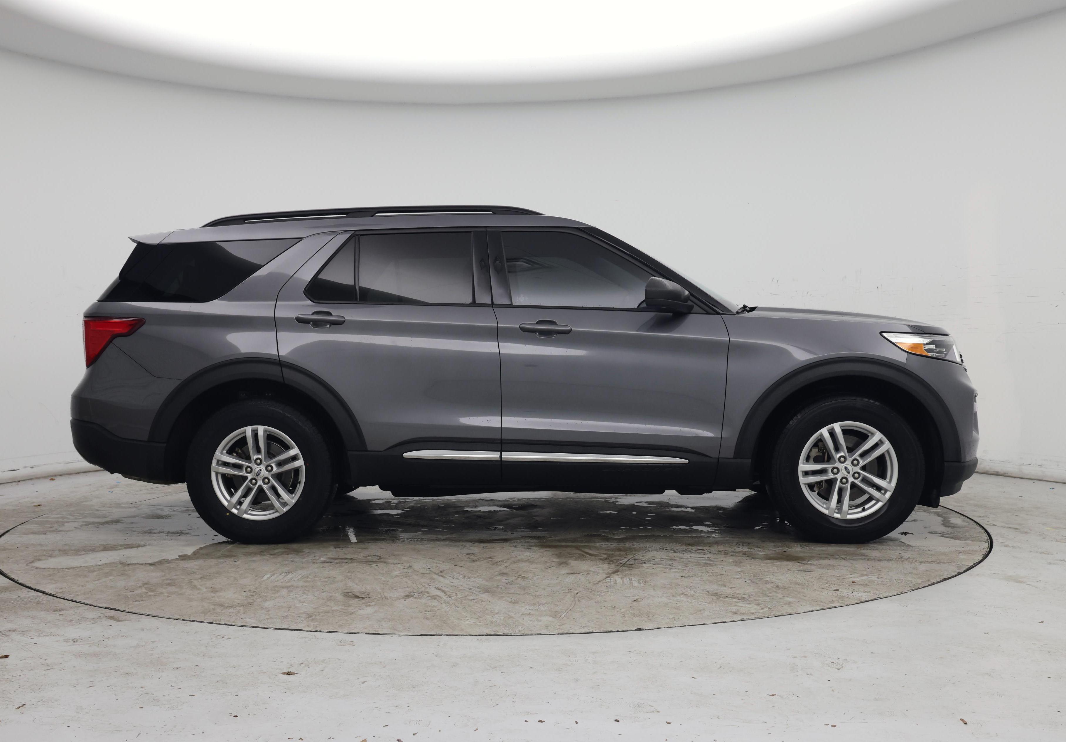 Thumbnail: 2022 Ford Explorer - 7