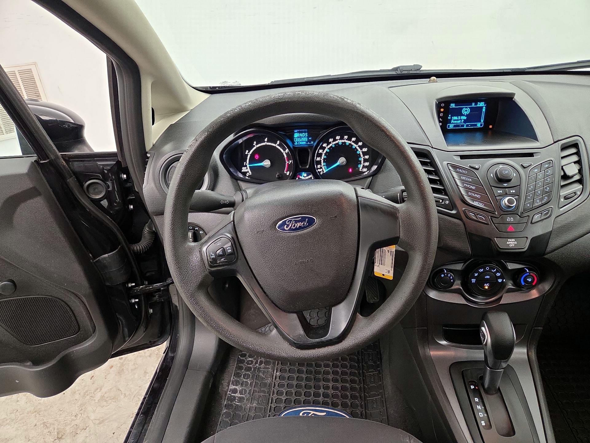 Thumbnail: 2015 Ford Fiesta - 10