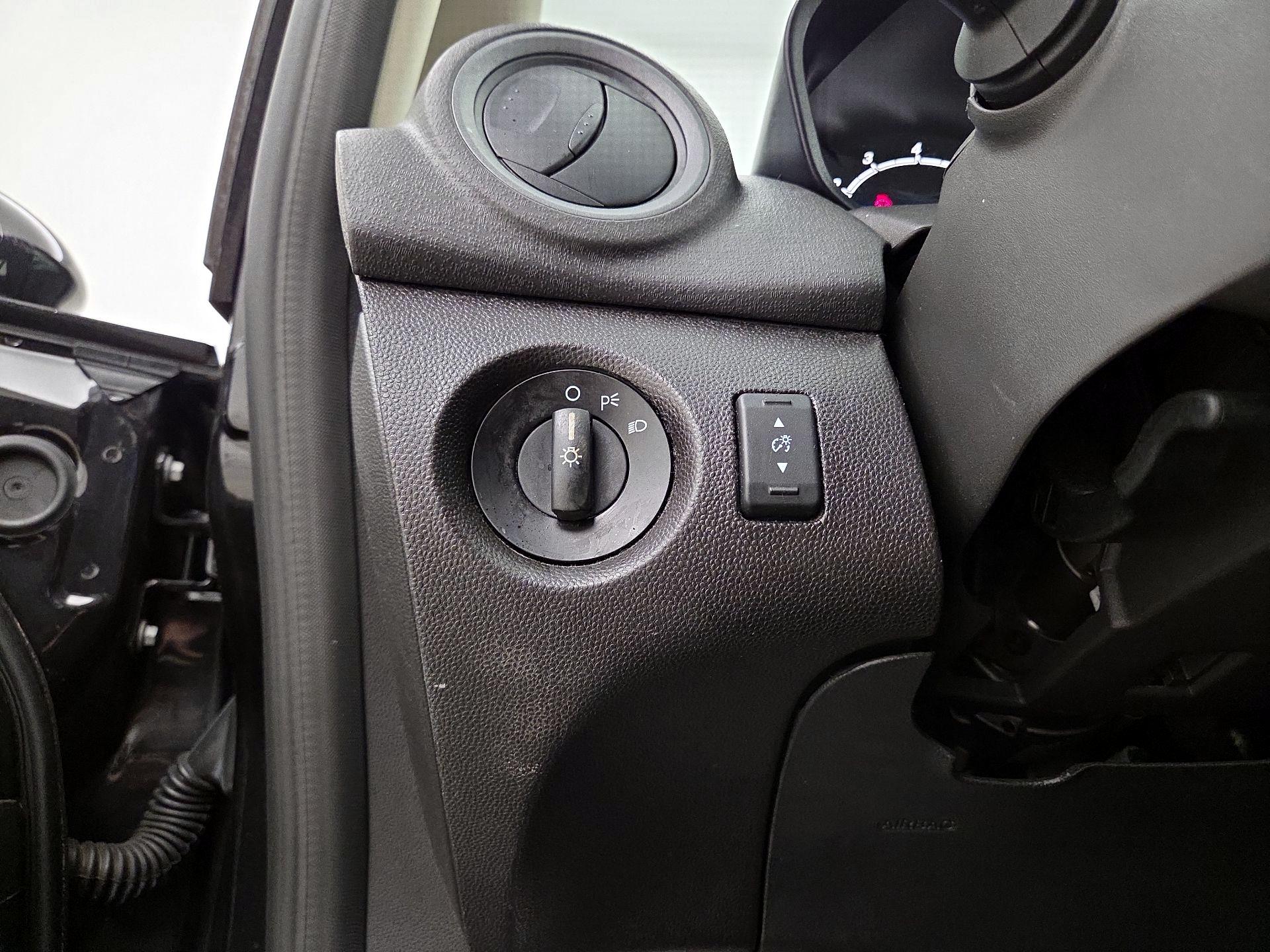 Thumbnail: 2015 Ford Fiesta - 13