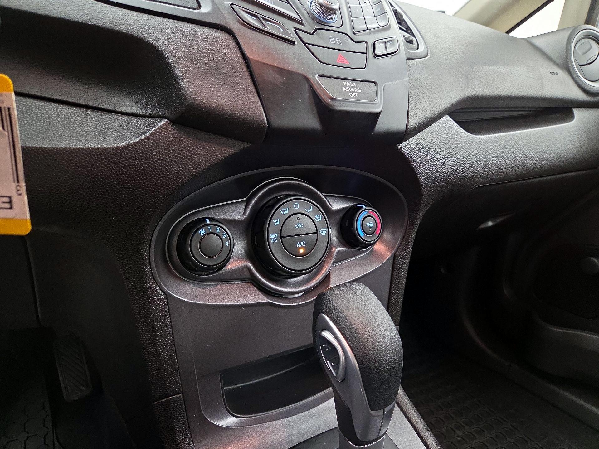 Thumbnail: 2015 Ford Fiesta - 15