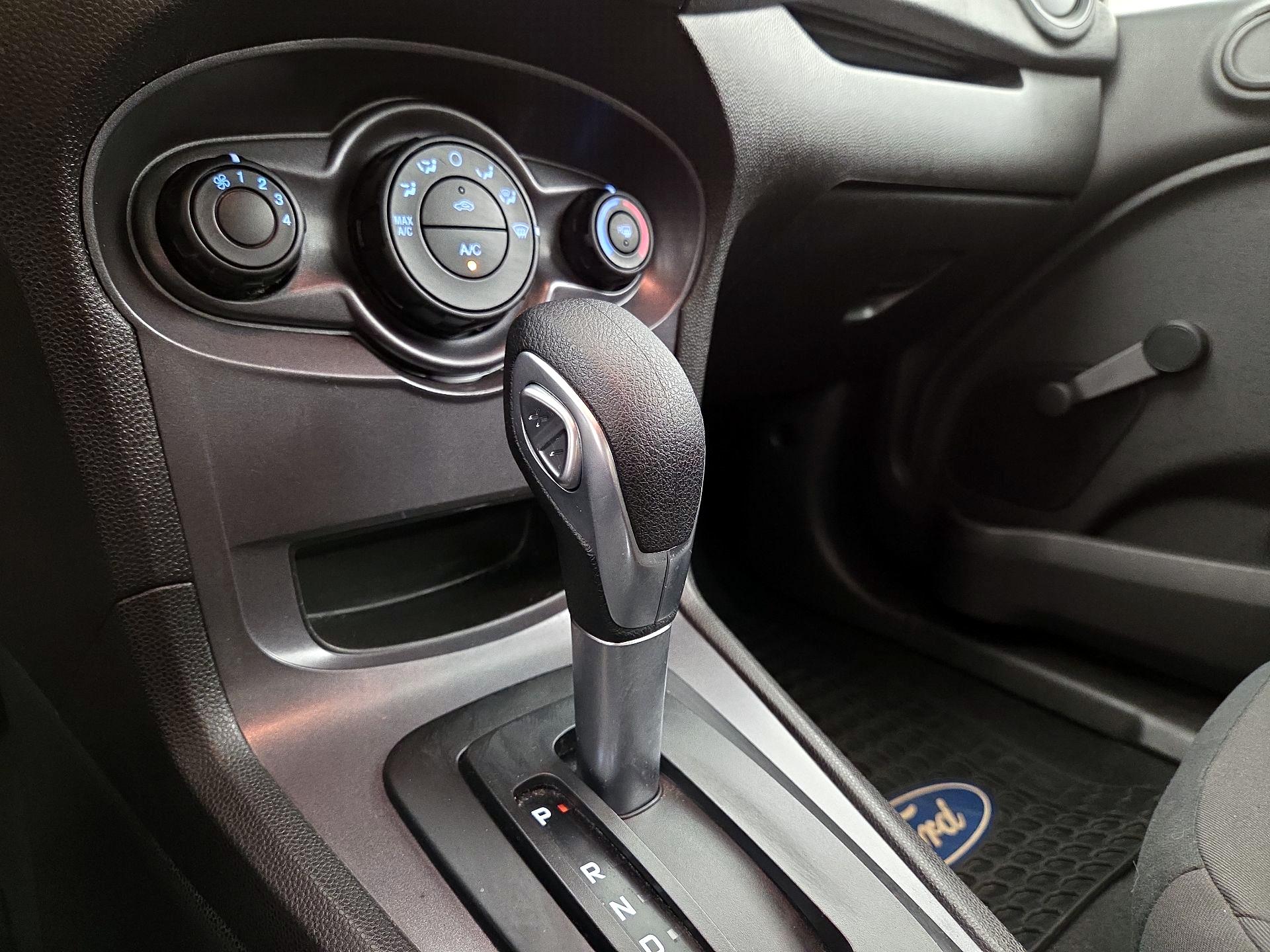 Thumbnail: 2015 Ford Fiesta - 16