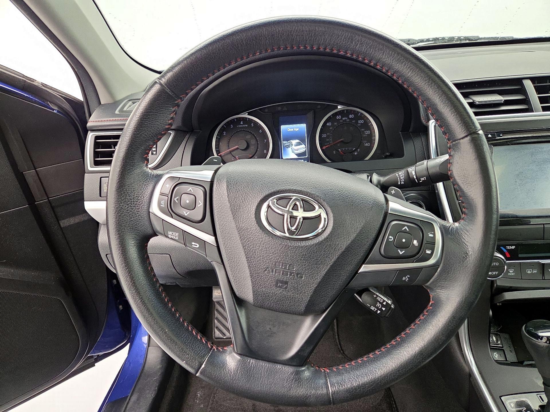 Thumbnail: 2015 Toyota Camry - 10