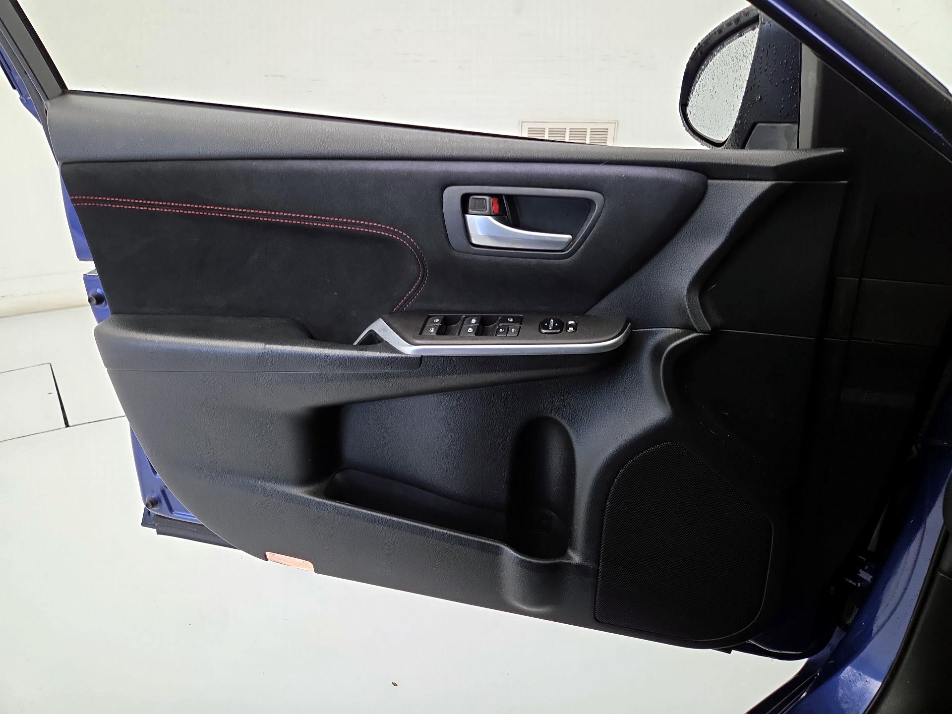 Thumbnail: 2015 Toyota Camry - 12