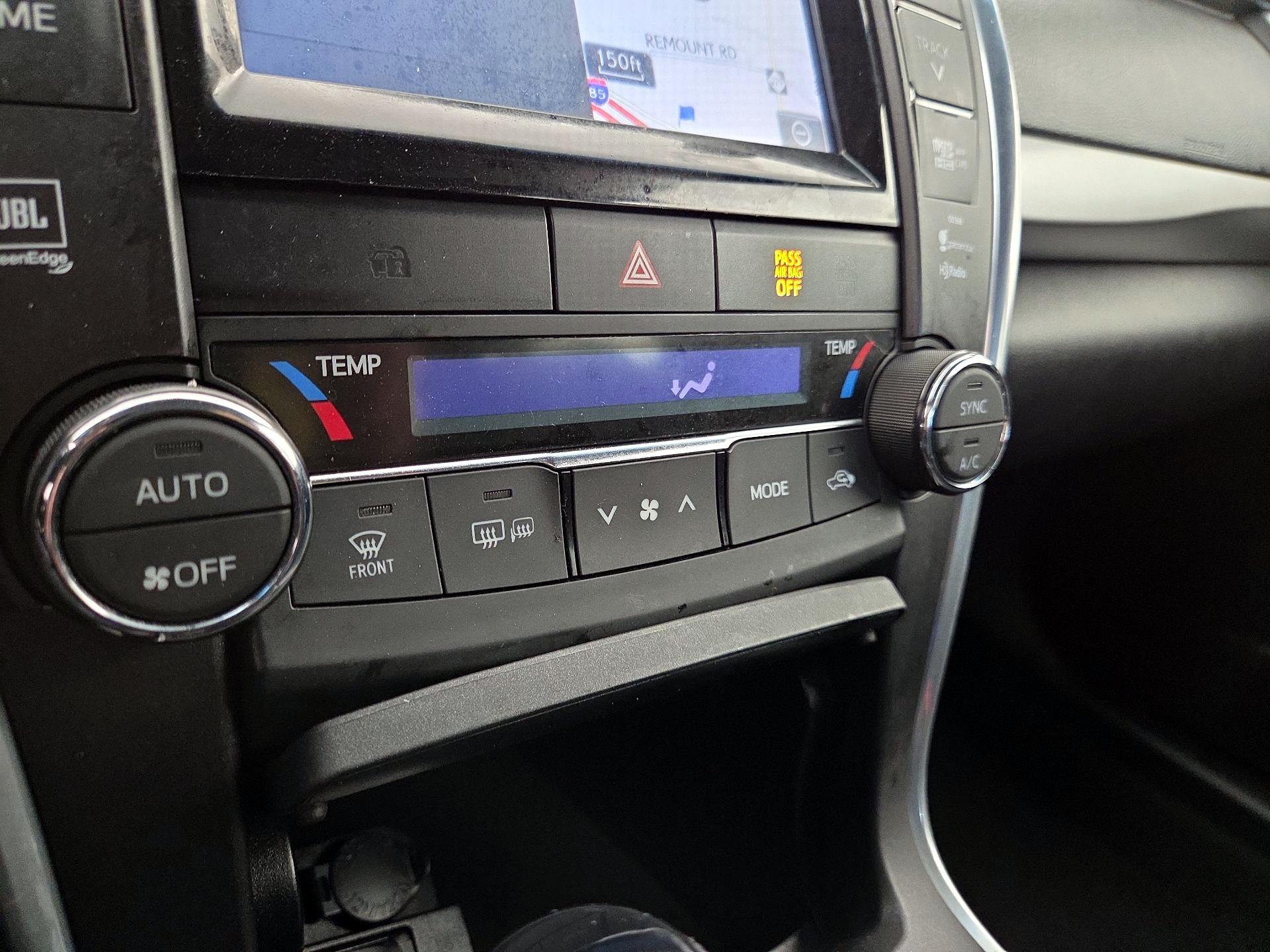 Thumbnail: 2015 Toyota Camry - 15