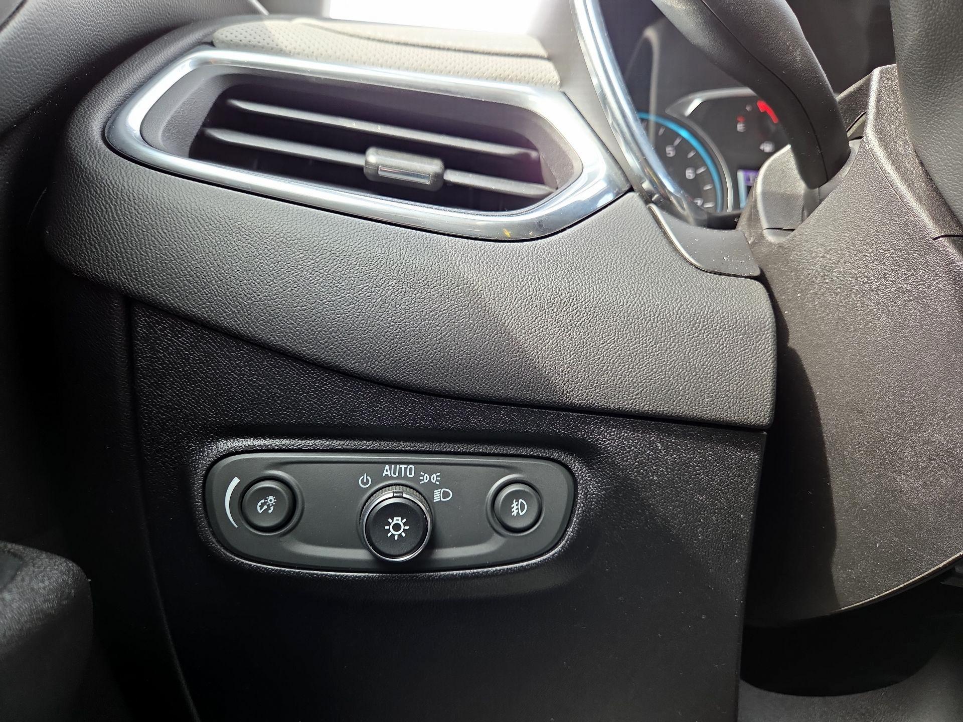 Thumbnail: 2018 Chevrolet Equinox - 11