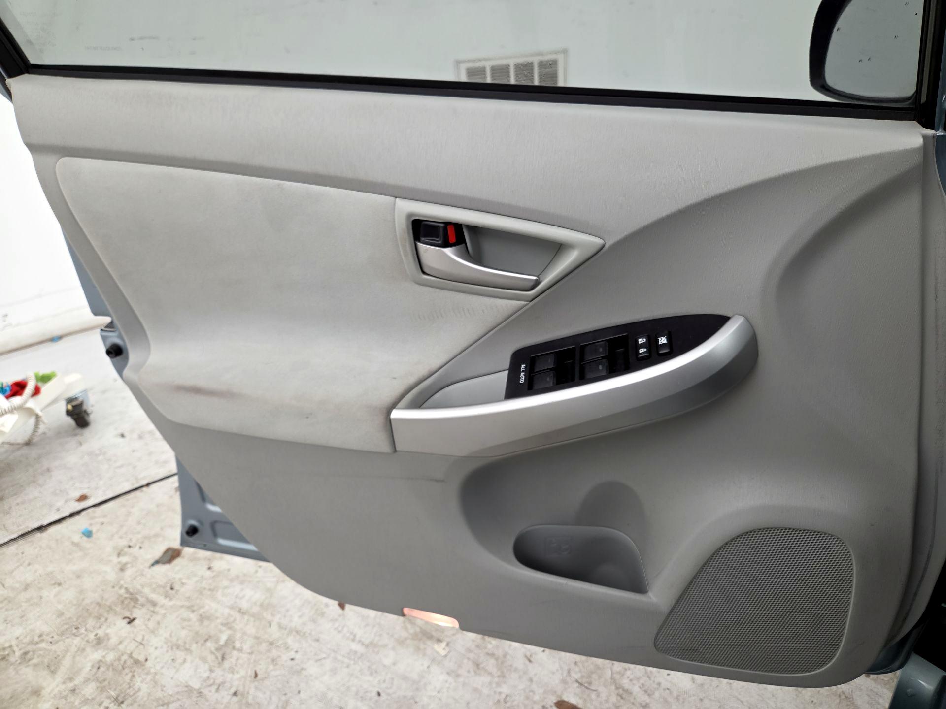 Thumbnail: 2015 Toyota Prius - 12