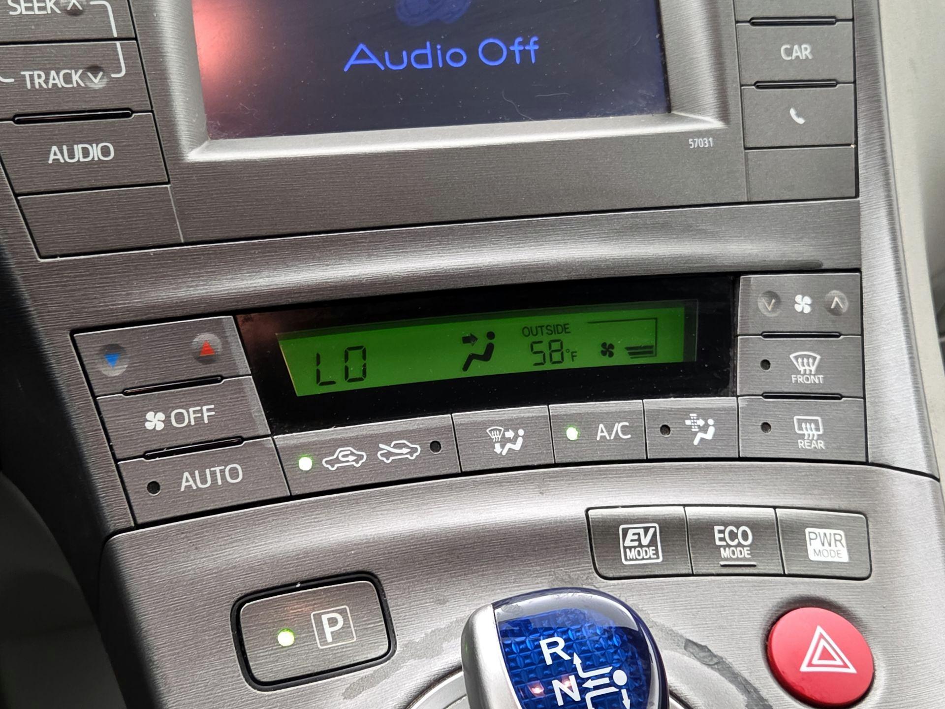 Thumbnail: 2015 Toyota Prius - 16