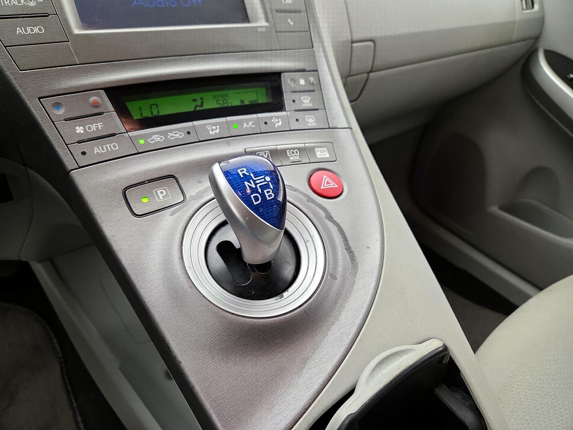 Thumbnail: 2015 Toyota Prius - 17