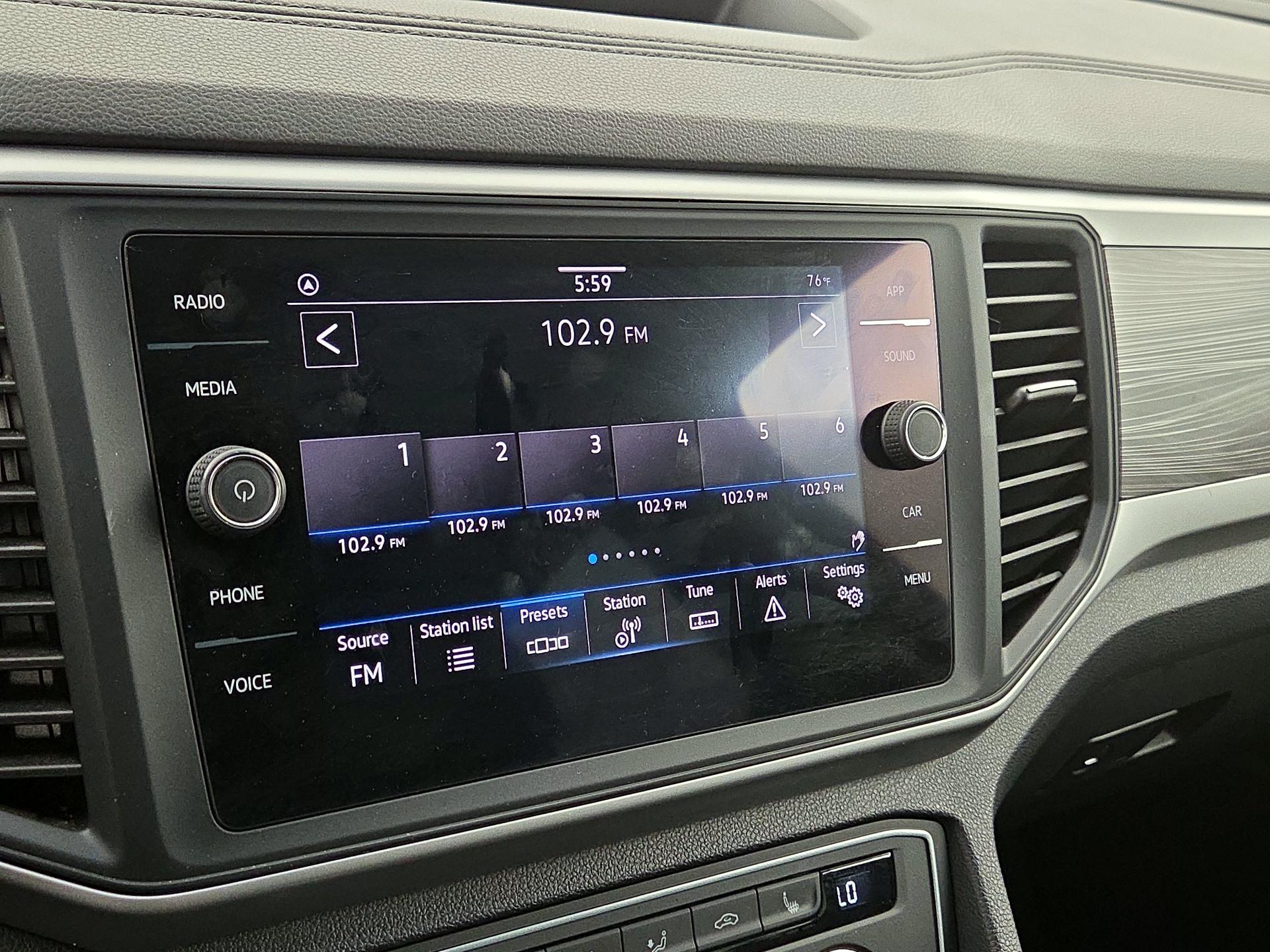 Thumbnail: 2021 Volkswagen Atlas - 15