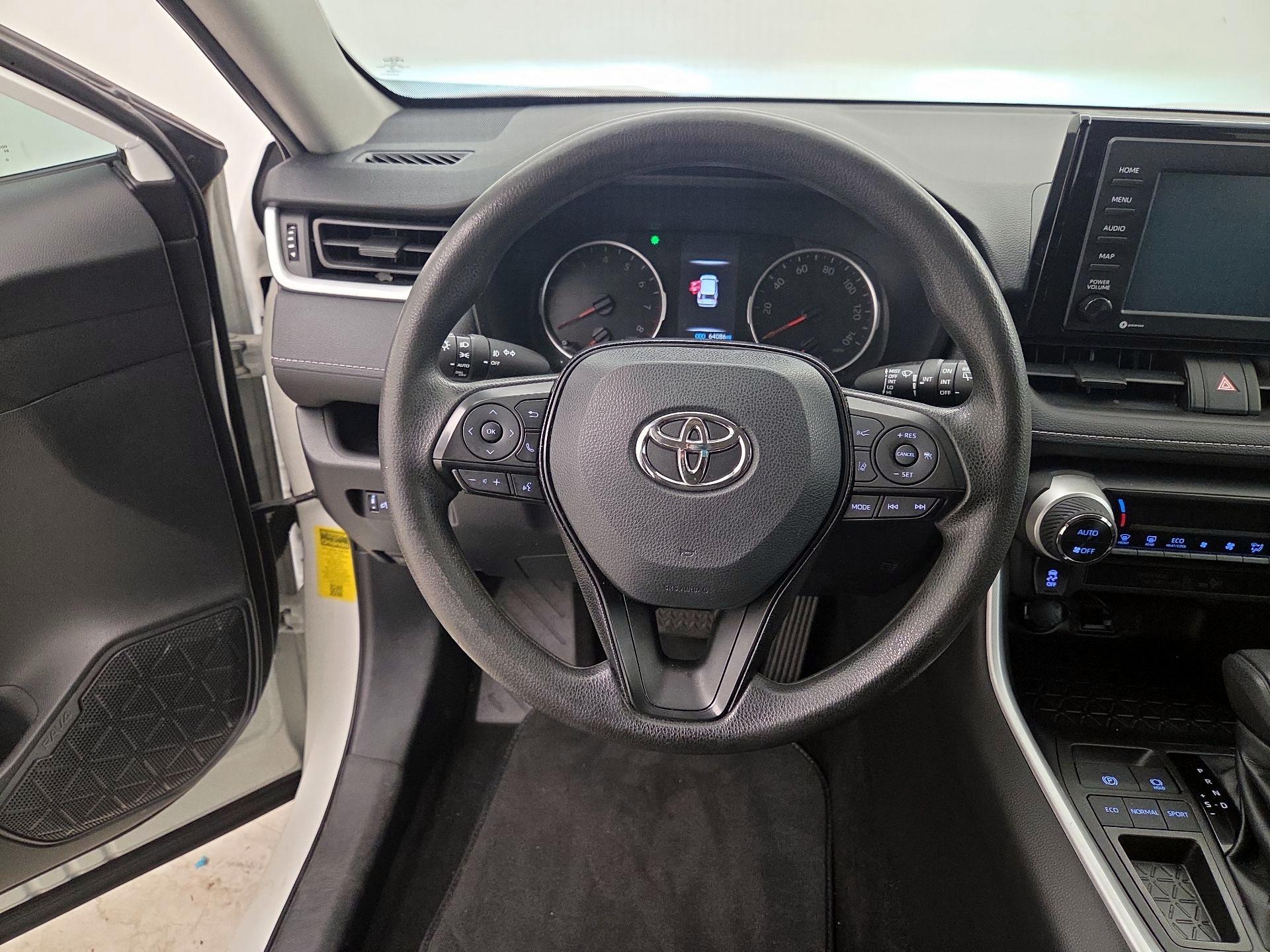 Thumbnail: 2020 Toyota RAV4 - 10