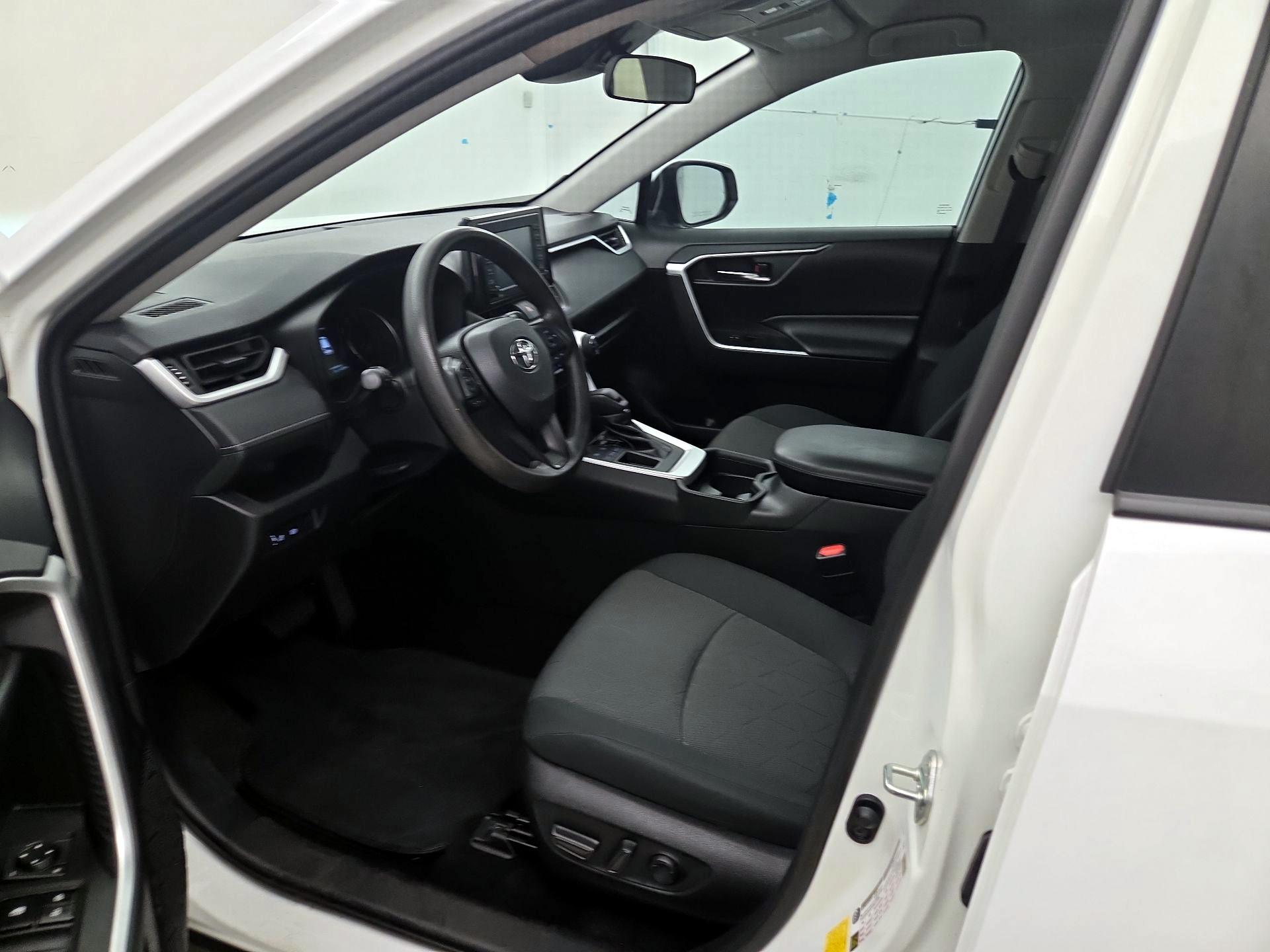 Thumbnail: 2020 Toyota RAV4 - 11