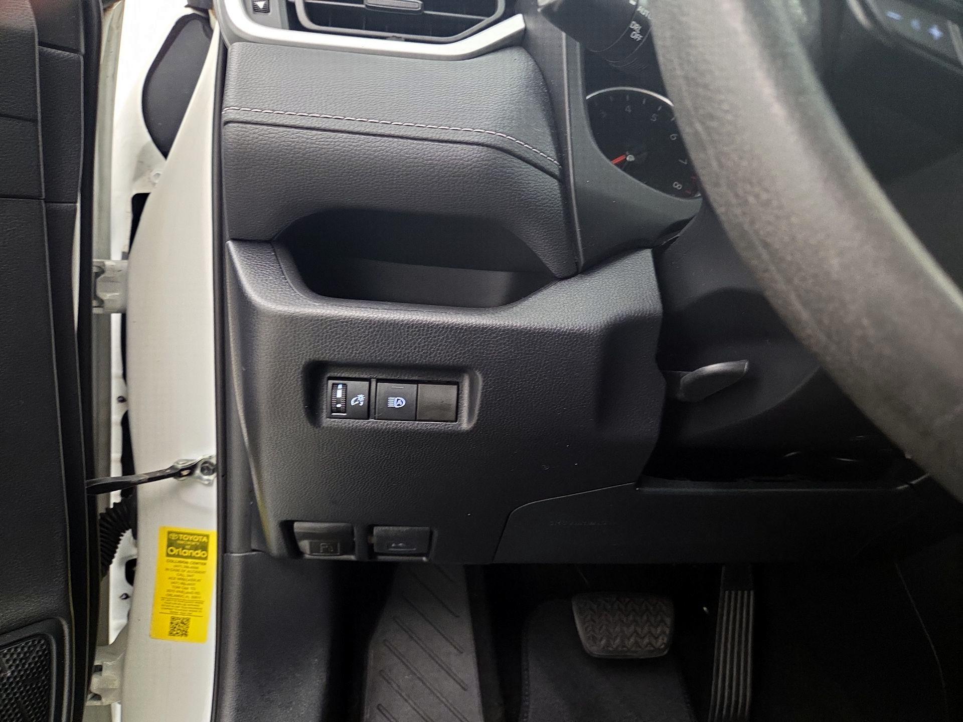 Thumbnail: 2020 Toyota RAV4 - 13