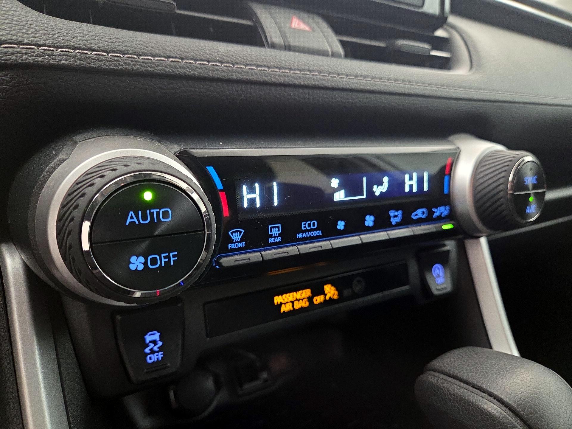 Thumbnail: 2020 Toyota RAV4 - 16