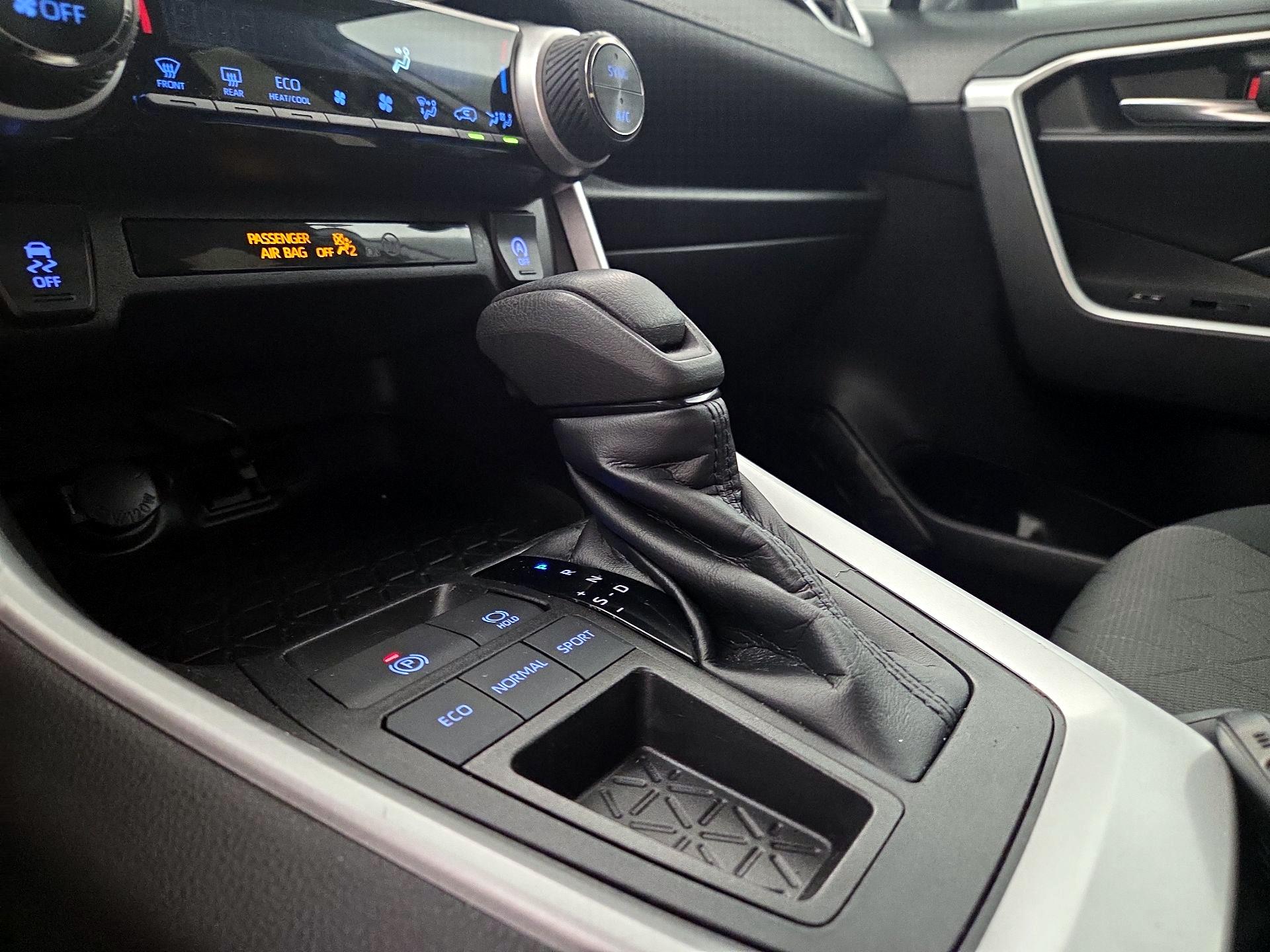 Thumbnail: 2020 Toyota RAV4 - 17