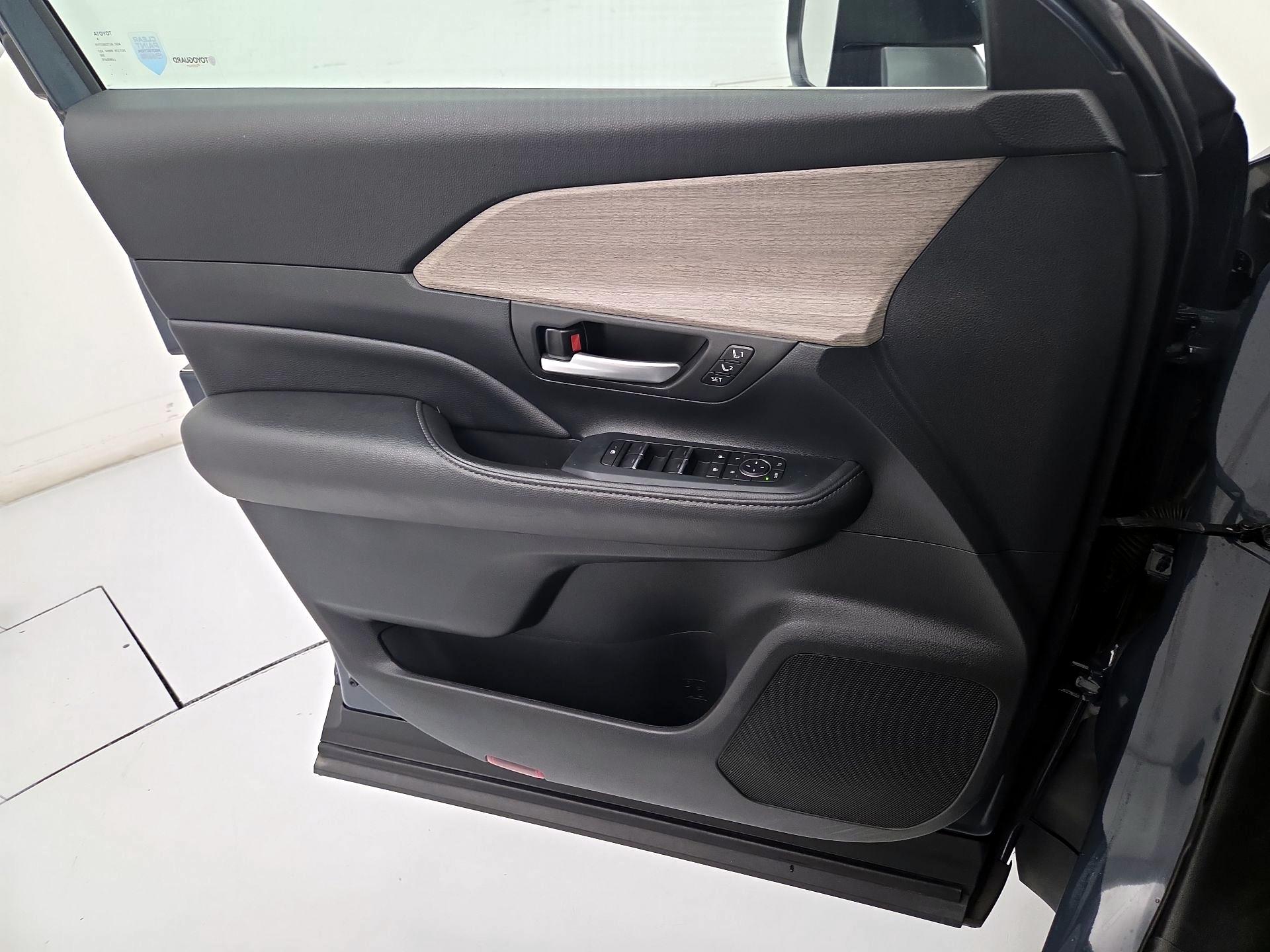 Thumbnail: 2024 Toyota Grand Highlander - 12