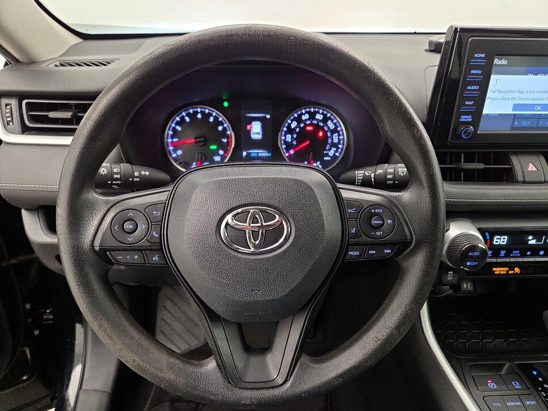 Thumbnail: 2019 Toyota RAV4 - 10