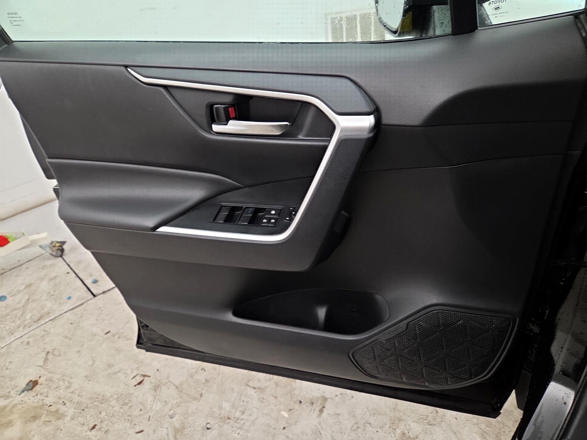 Thumbnail: 2019 Toyota RAV4 - 12