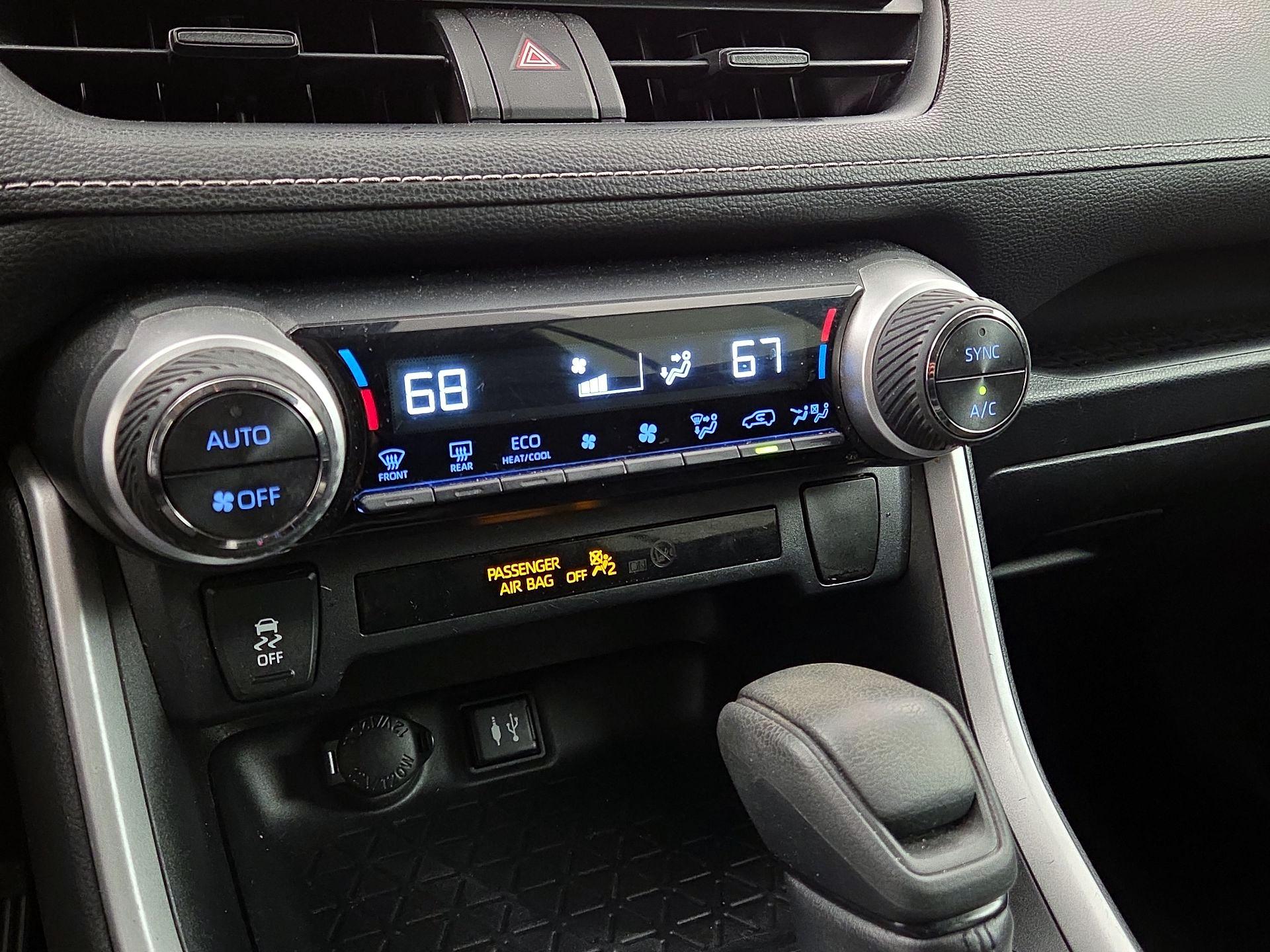 Thumbnail: 2019 Toyota RAV4 - 16