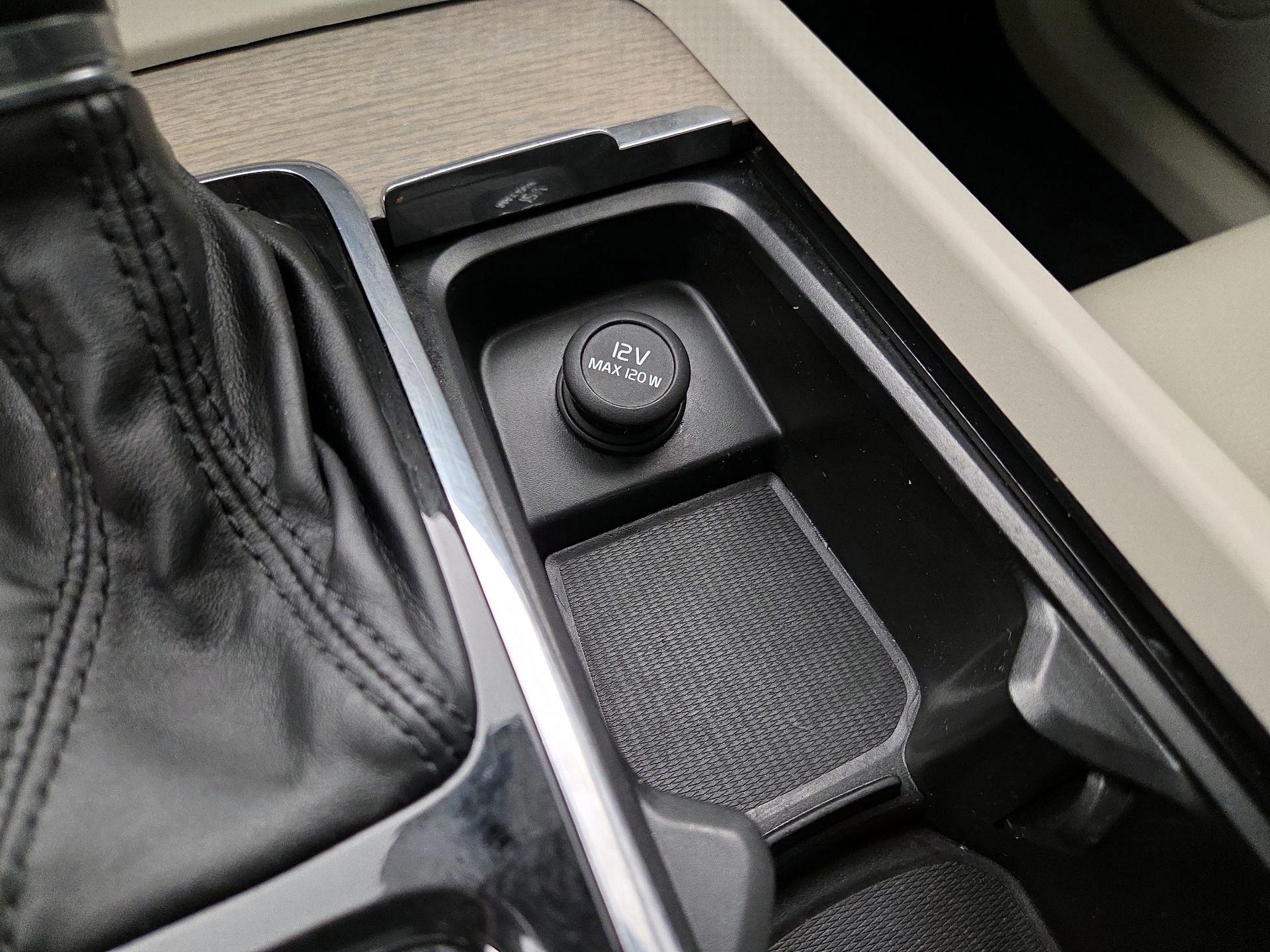 Thumbnail: 2020 Volvo XC60 - 18