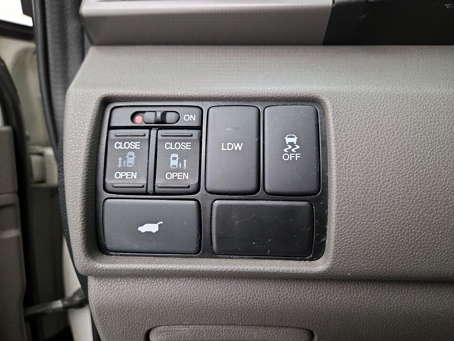 Thumbnail: 2016 Honda Odyssey - 13