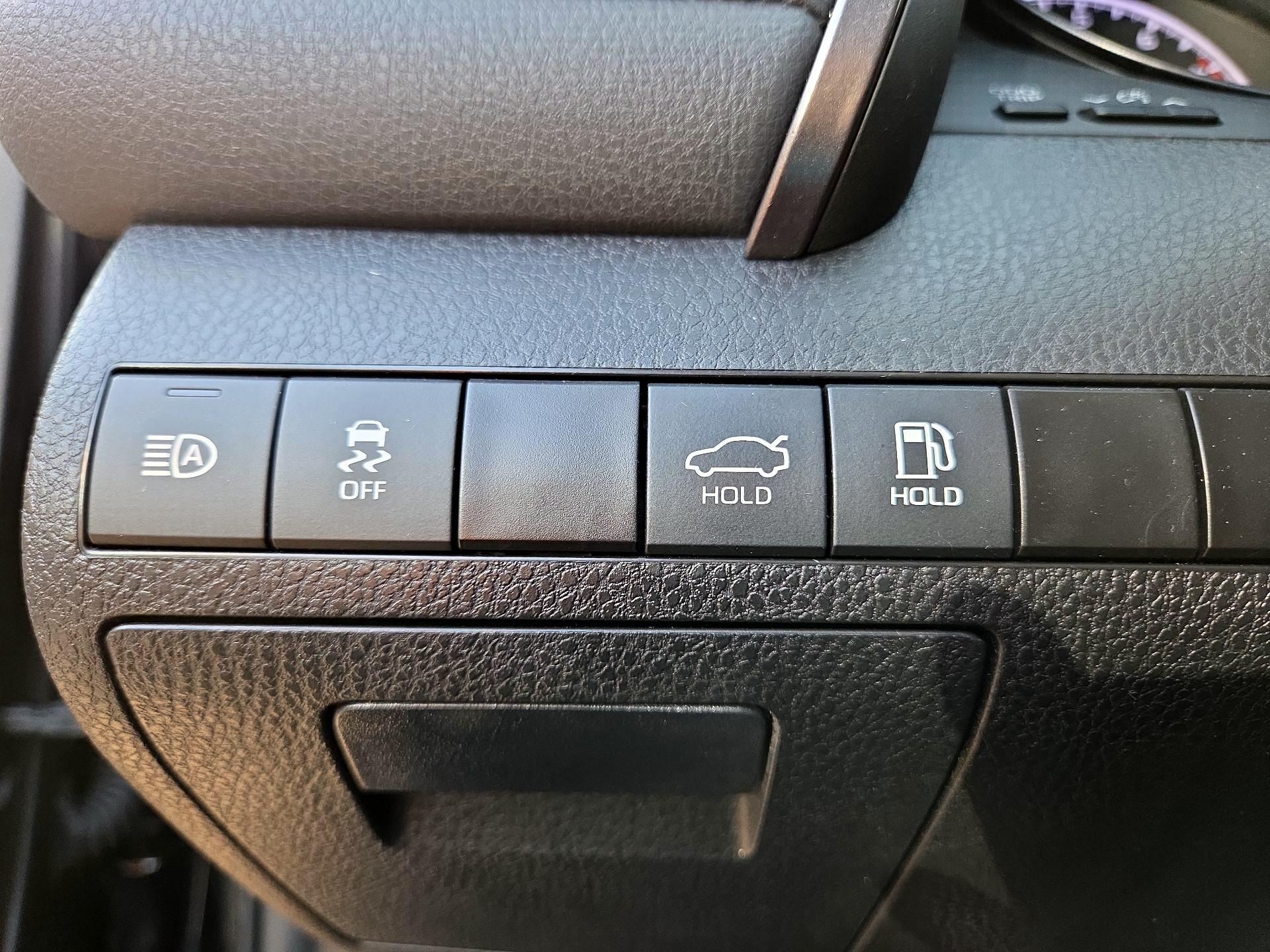 Thumbnail: 2022 Toyota Camry - 11