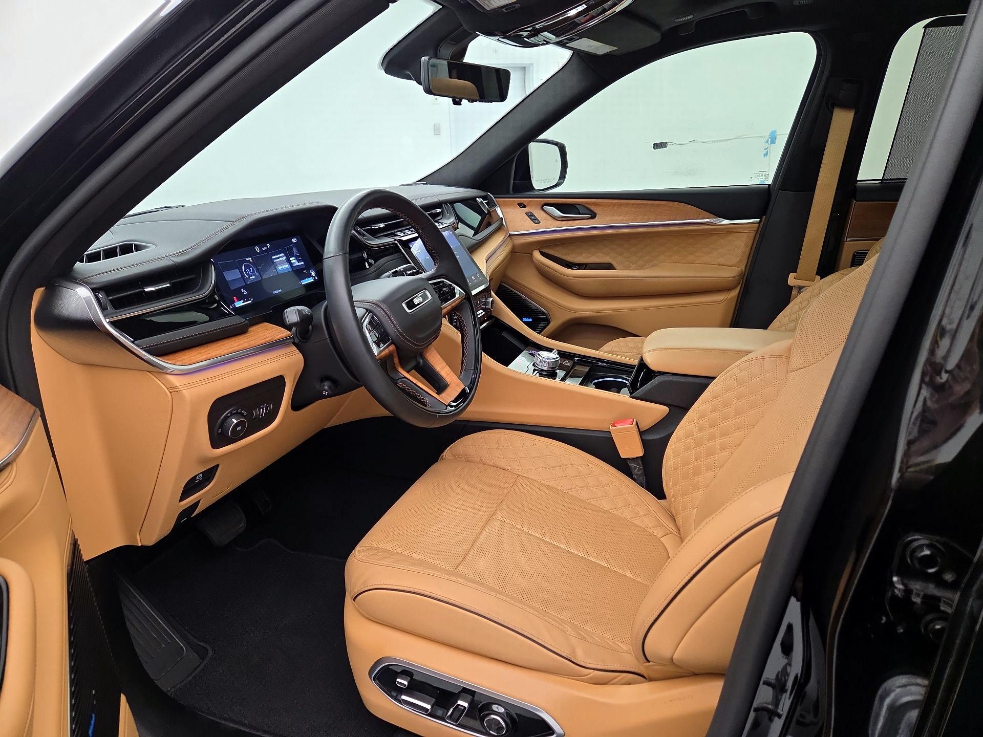 Thumbnail: 2023 Jeep Grand Cherokee - 11