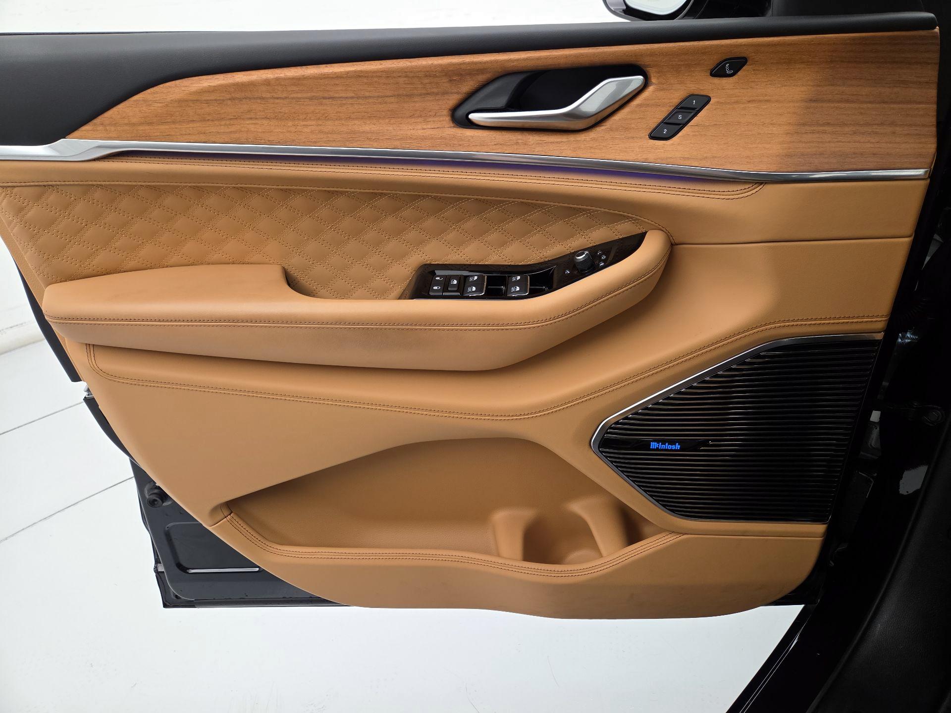 Thumbnail: 2023 Jeep Grand Cherokee - 12