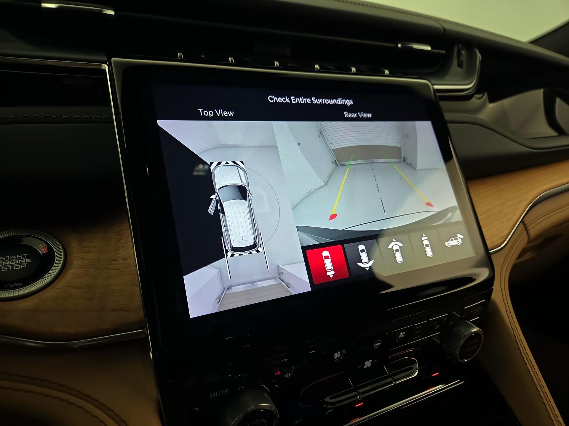 Thumbnail: 2023 Jeep Grand Cherokee - 15