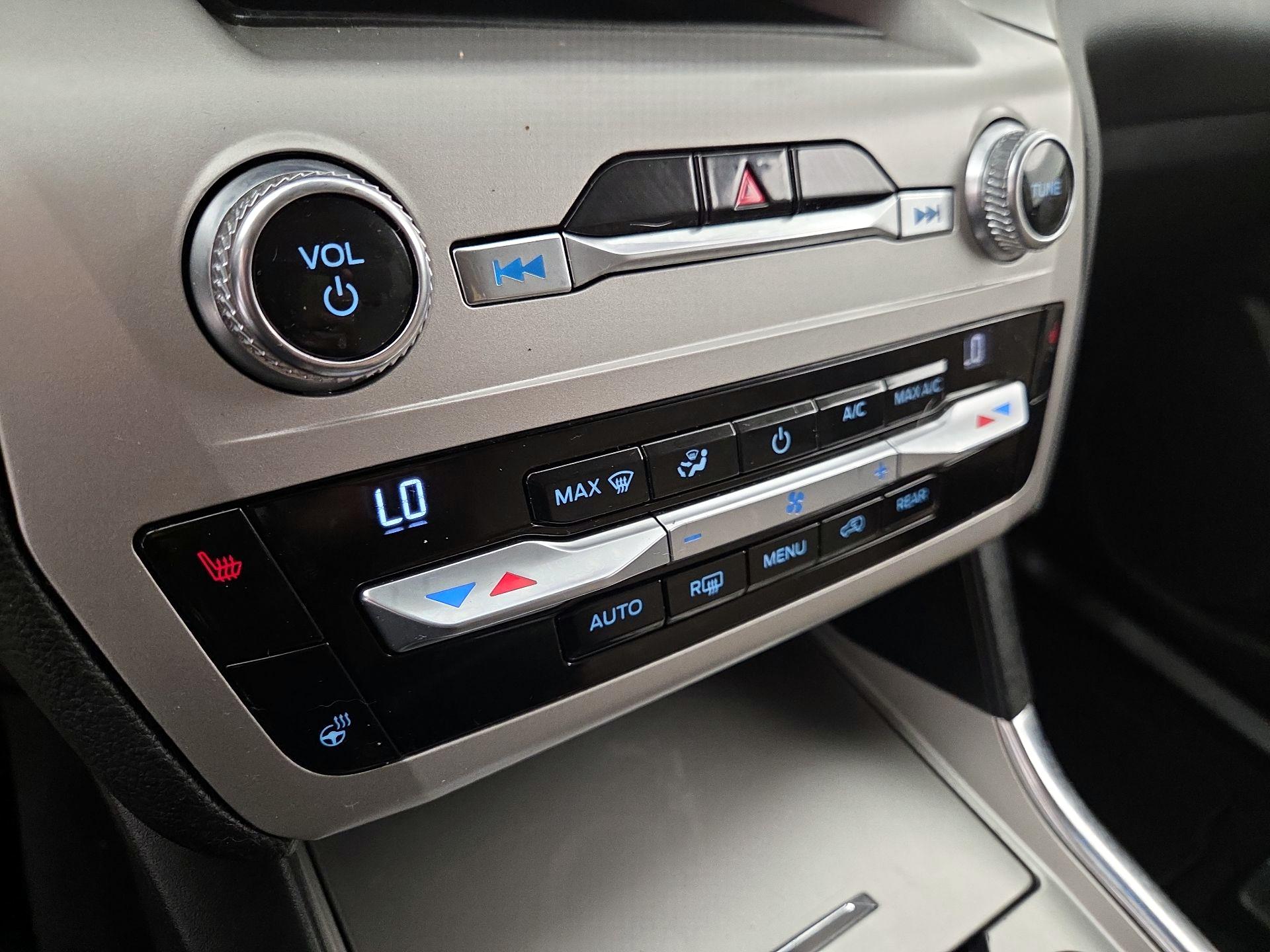 Thumbnail: 2021 Ford Explorer - 16