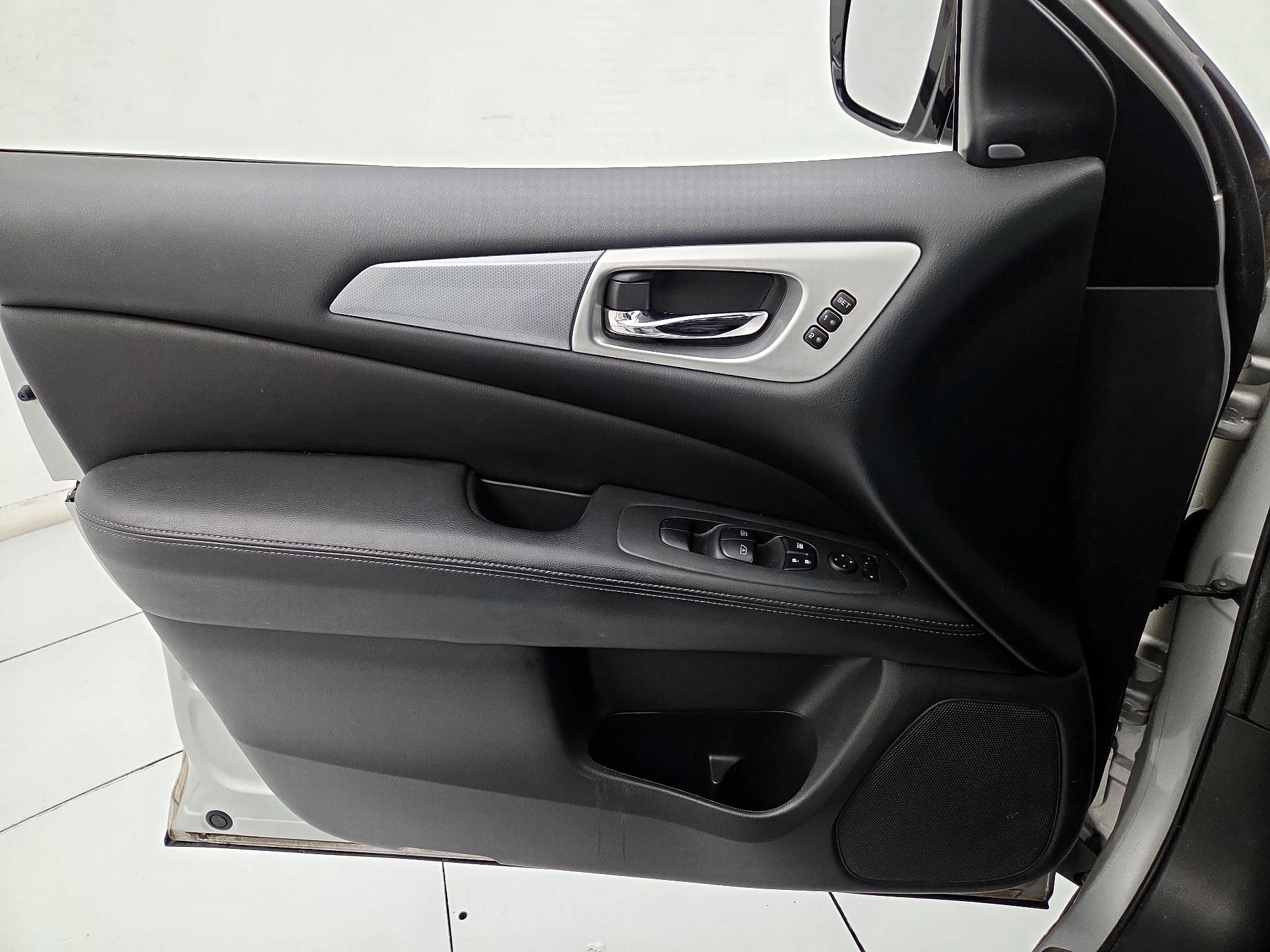 Thumbnail: 2017 Nissan Pathfinder - 12