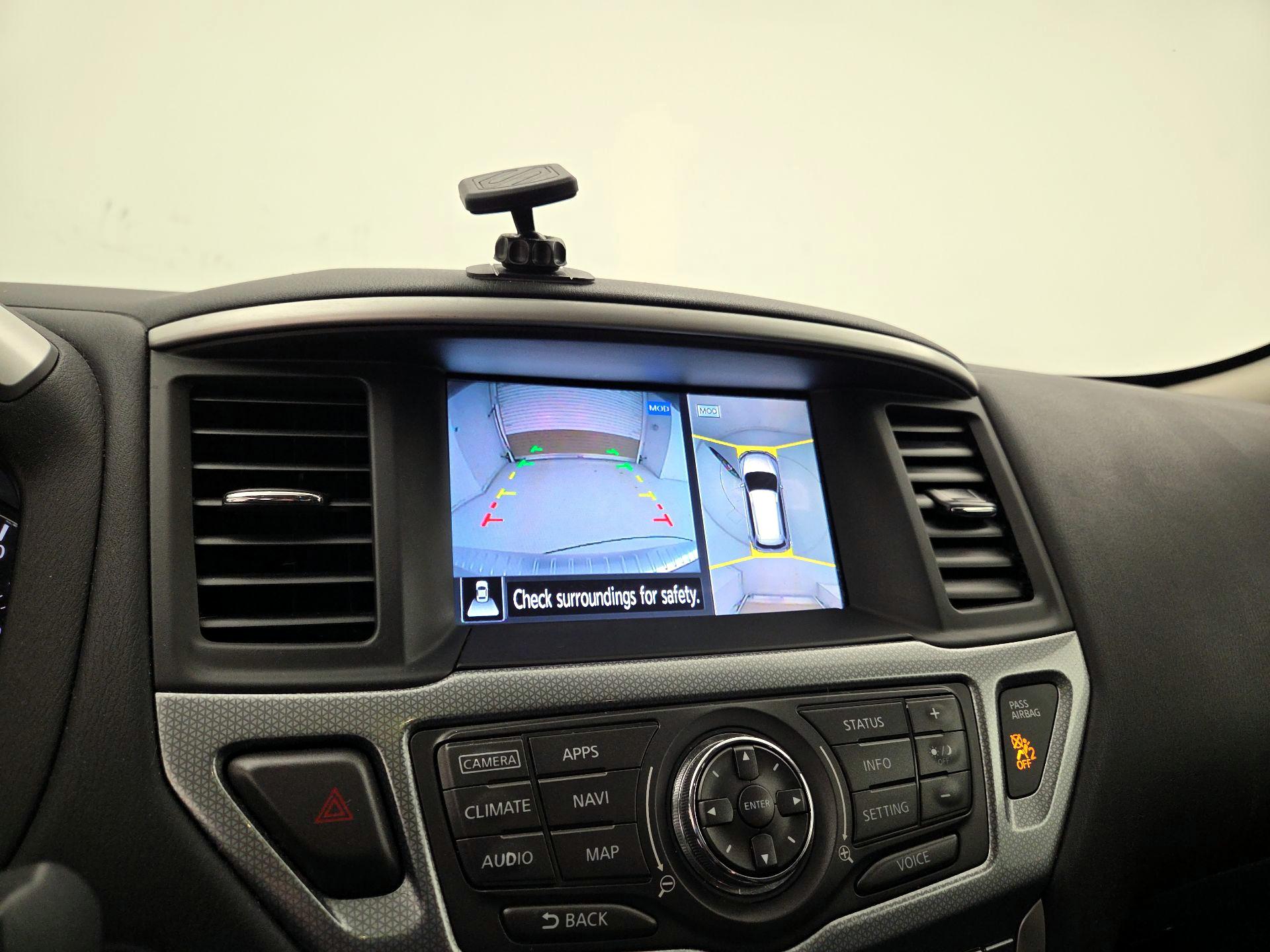 Thumbnail: 2017 Nissan Pathfinder - 15