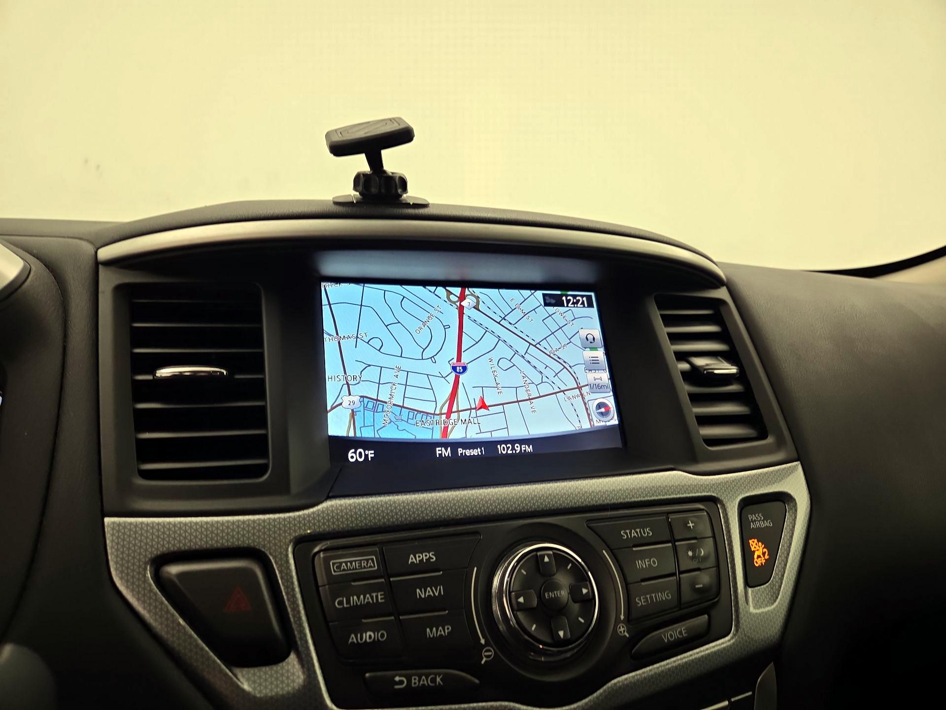 Thumbnail: 2017 Nissan Pathfinder - 16