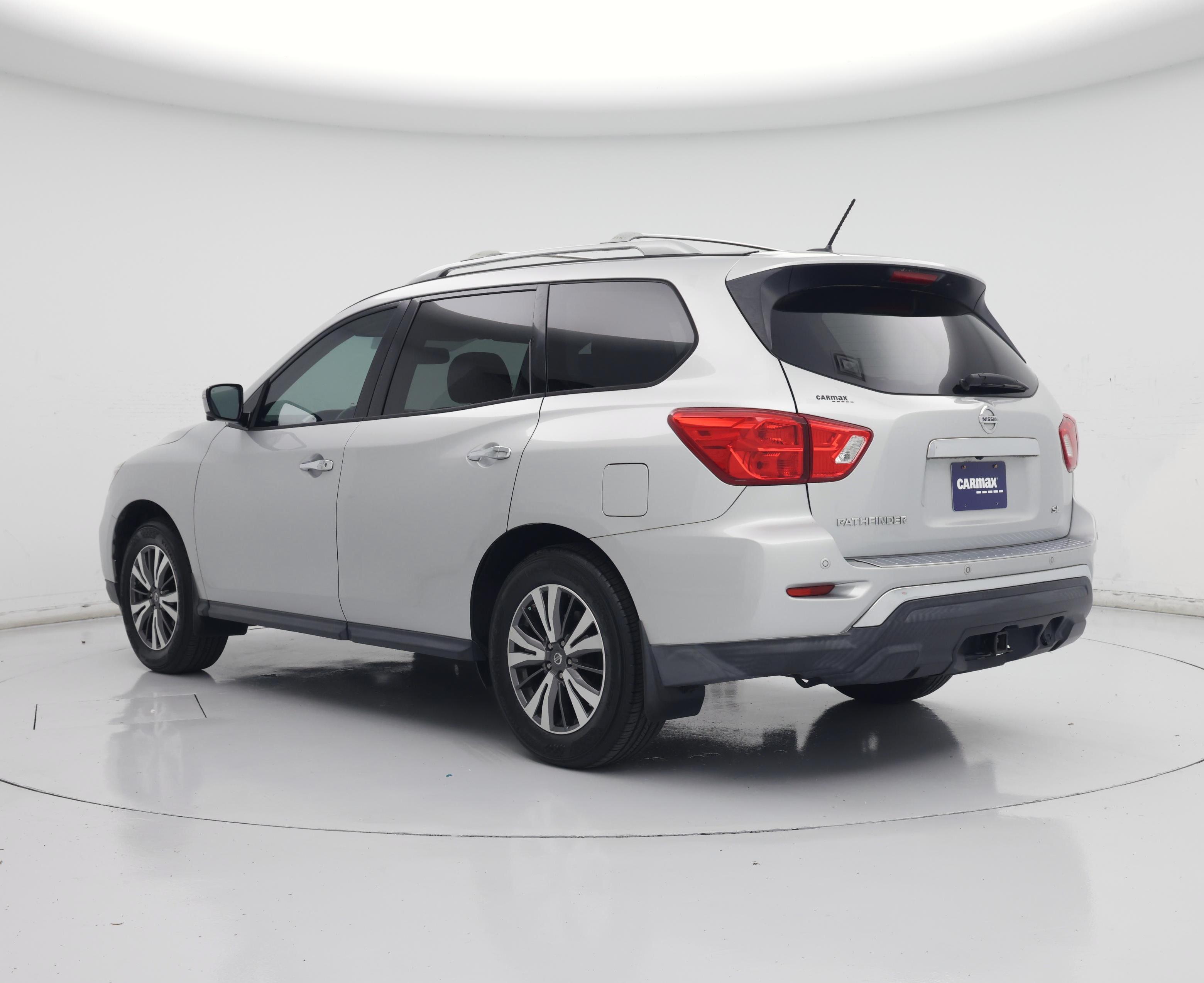 Thumbnail: 2017 Nissan Pathfinder - 2