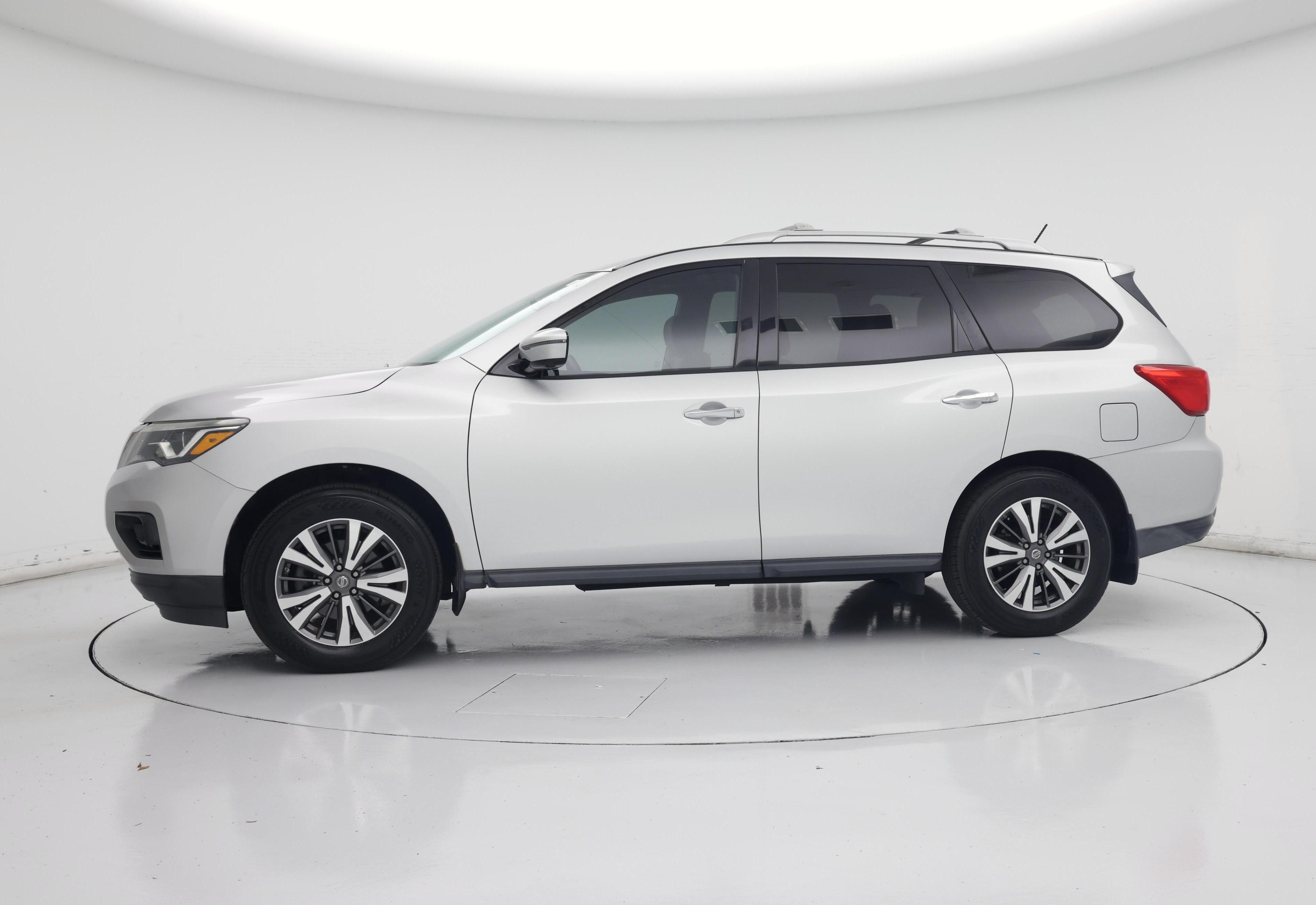 Thumbnail: 2017 Nissan Pathfinder - 3