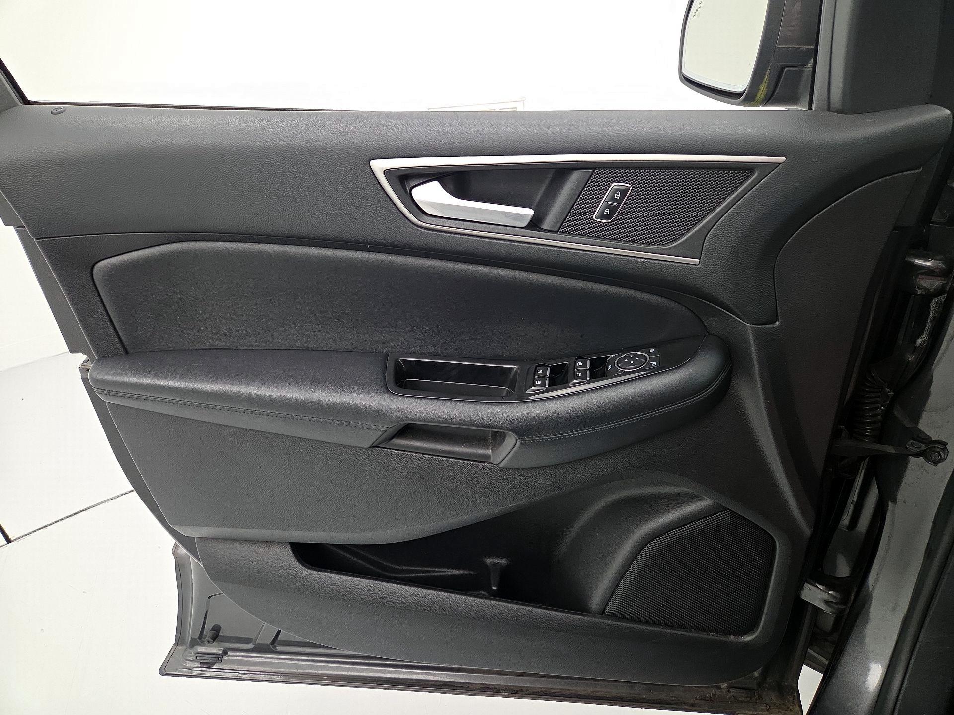 Thumbnail: 2016 Ford Edge - 12
