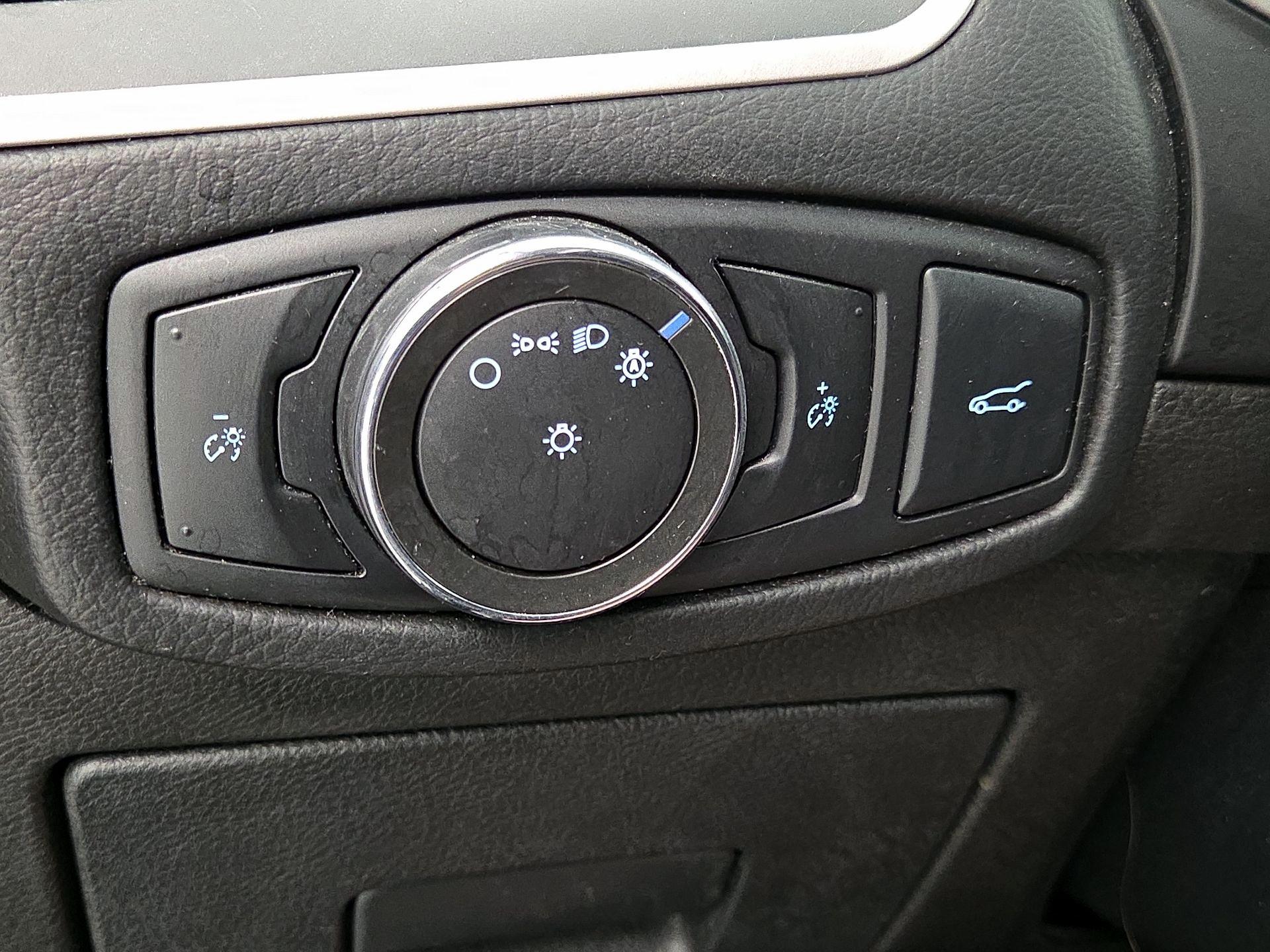 Thumbnail: 2016 Ford Edge - 13