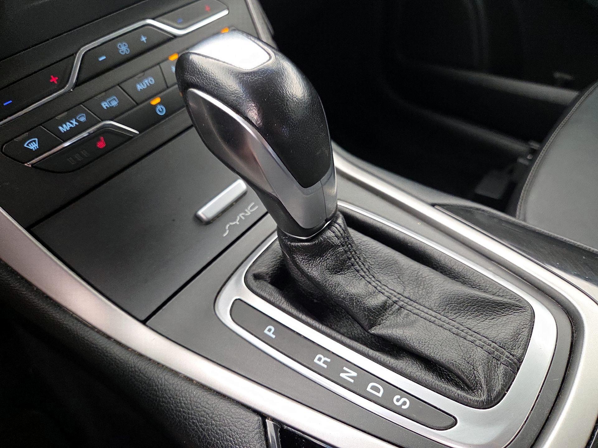 Thumbnail: 2016 Ford Edge - 18