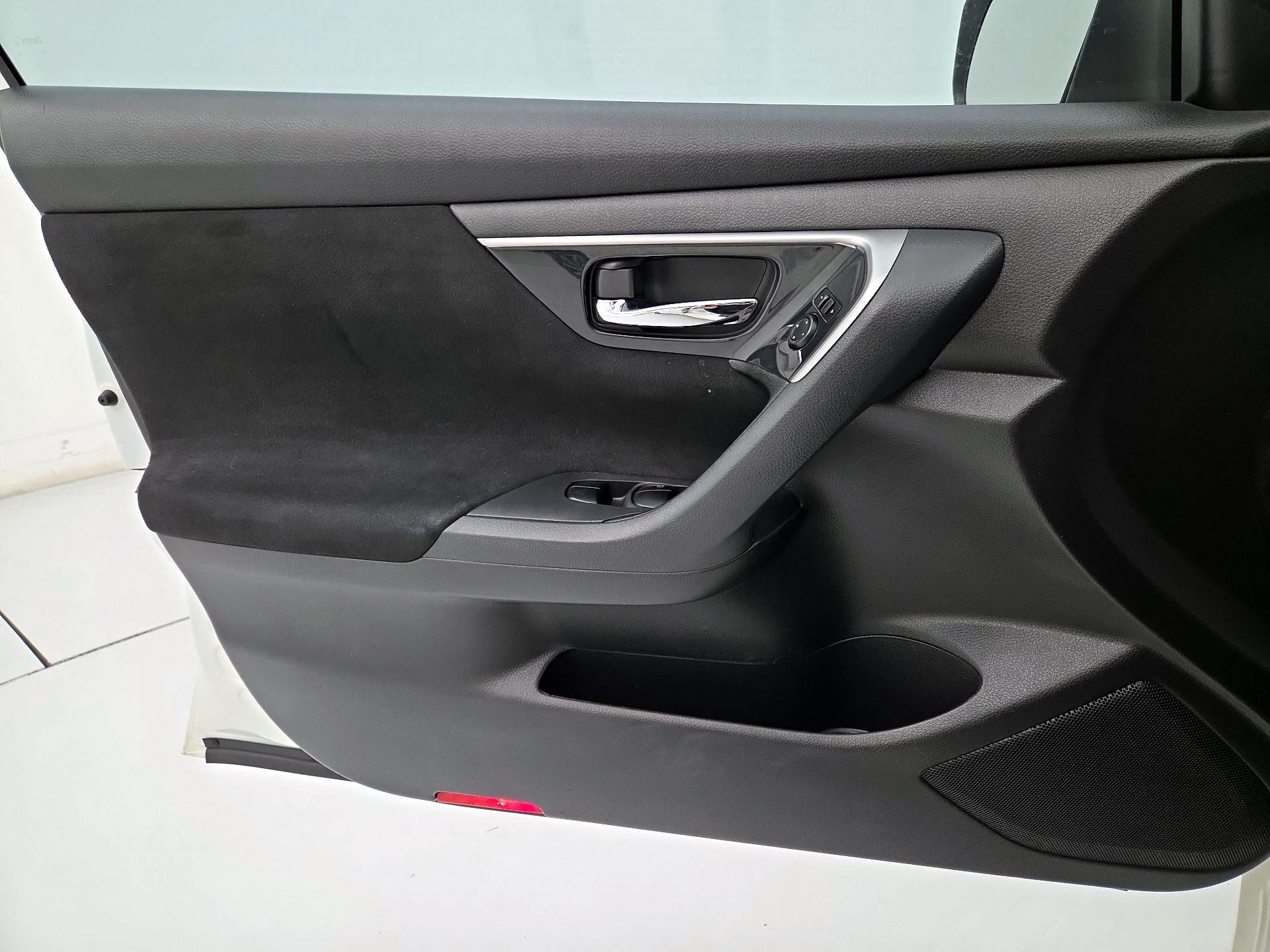 Thumbnail: 2014 Nissan Altima - 12