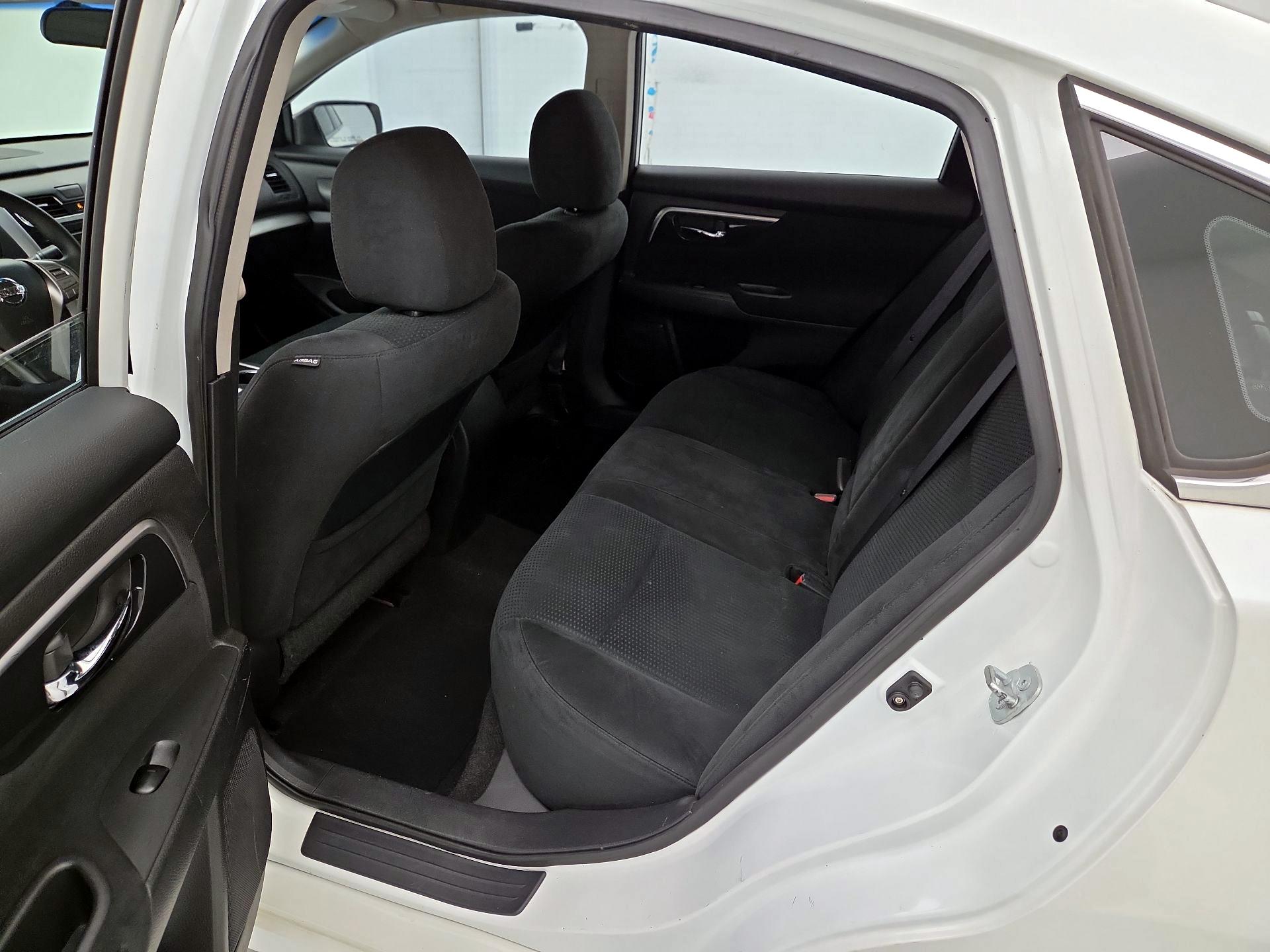 Thumbnail: 2014 Nissan Altima - 18